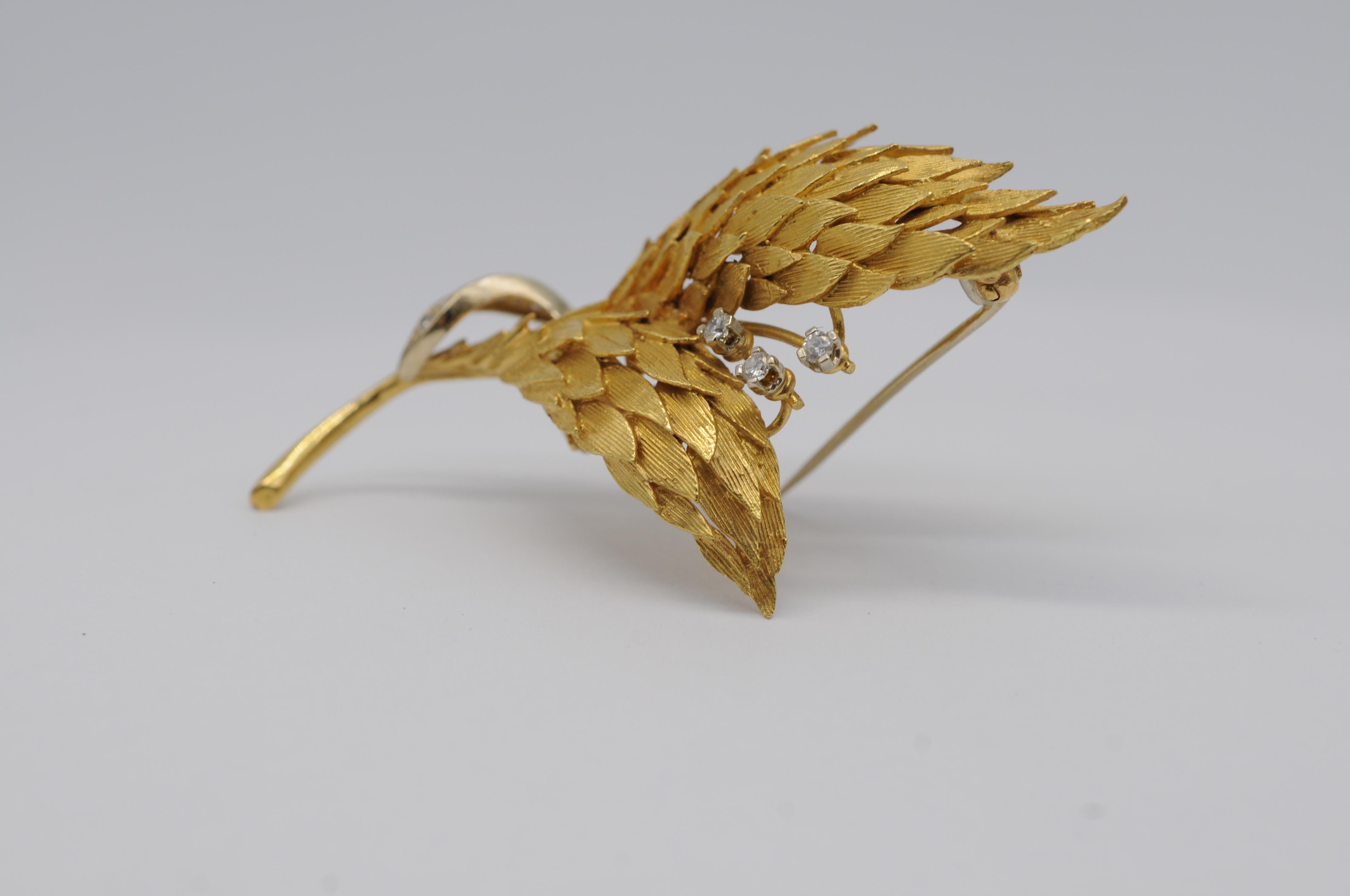 Beautiful Brooch in 18k gold with brilliant and wings look For Sale 12