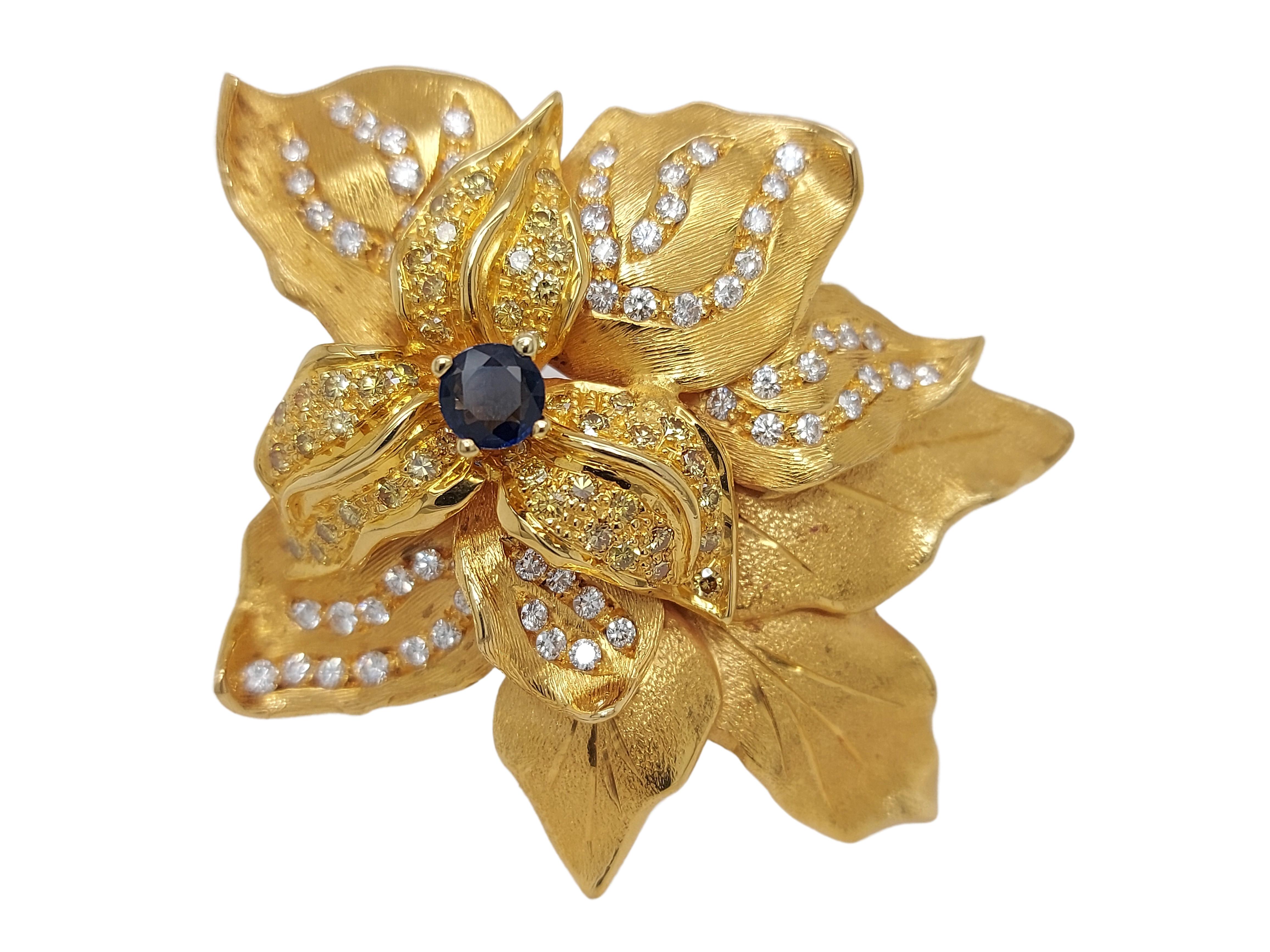 Women's or Men's Beautiful Brooch with Fancy Yelmlow & White Diamonds & One Central Sapphire For Sale