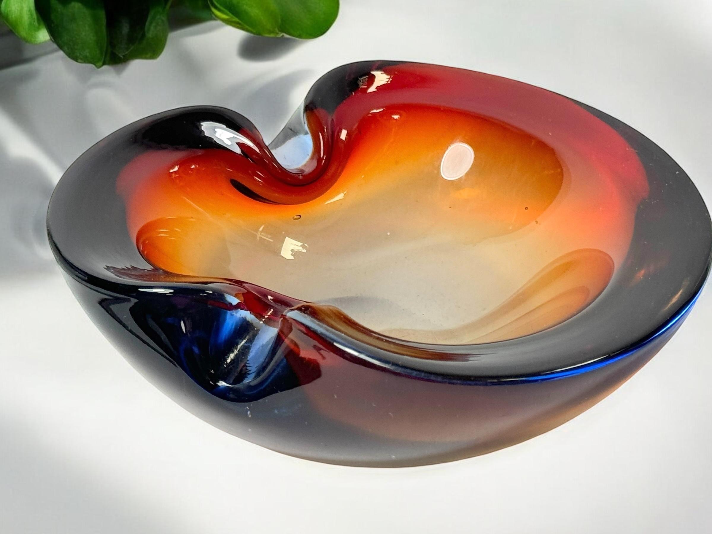 Beautiful Brutalist Murano Sommerso Glass Cigar Ashtray, Vintage, Italy, 1970s 2