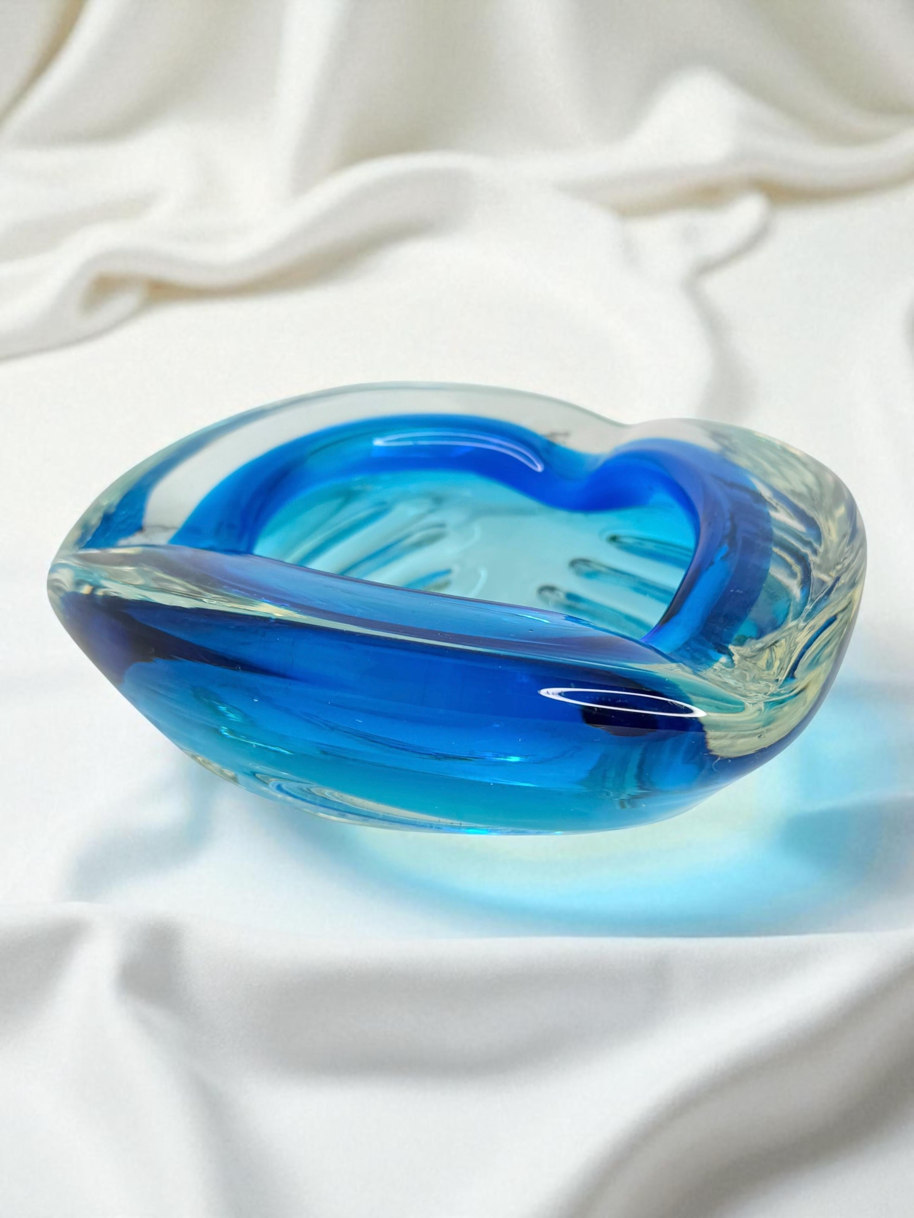 Beautiful Brutalist Murano Sommerso Glass Cigar Ashtray, Vintage, Italy, 1970s For Sale 2