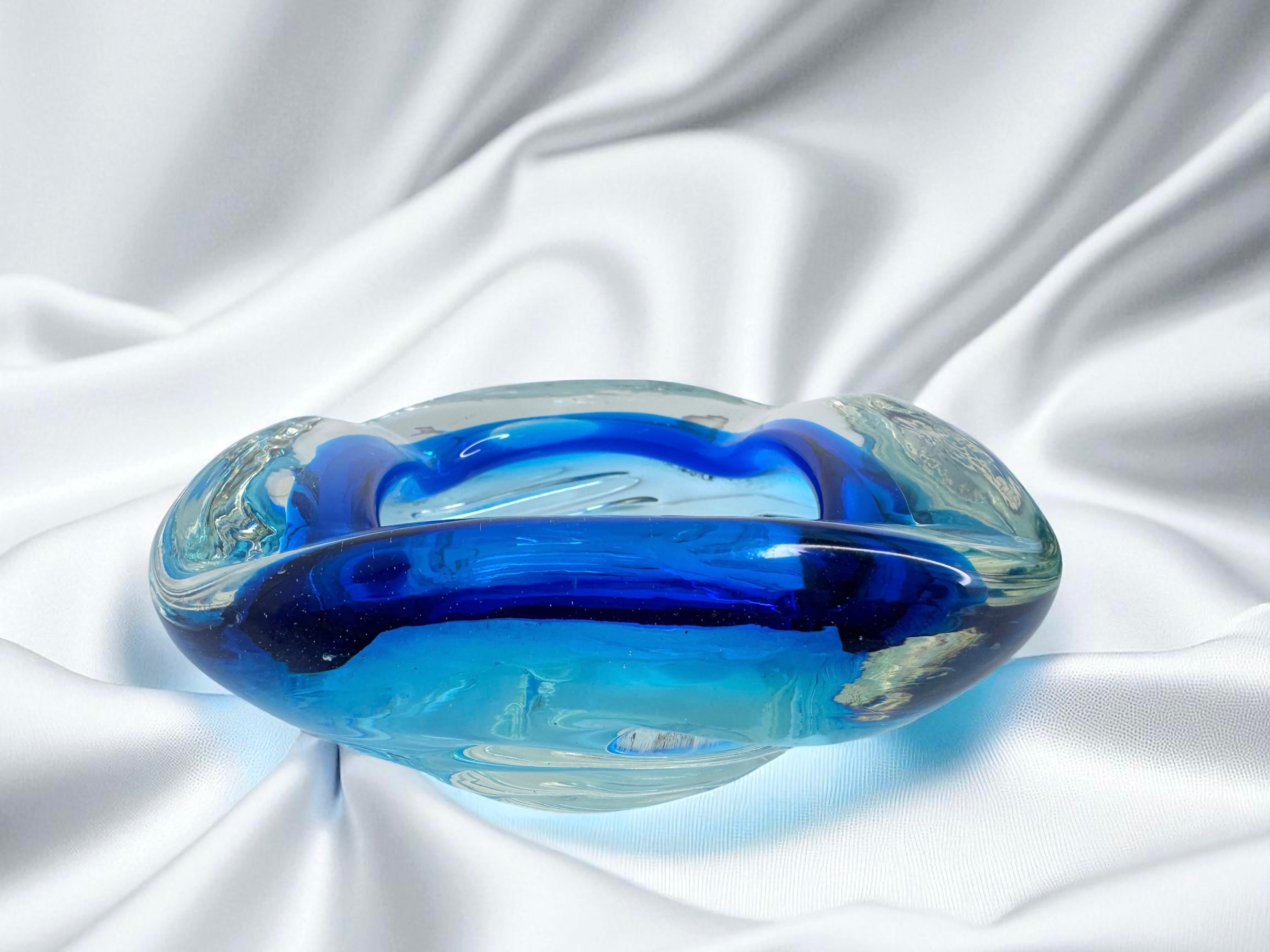 Beautiful Brutalist Murano Sommerso Glass Cigar Ashtray, Vintage, Italy, 1970s For Sale 2