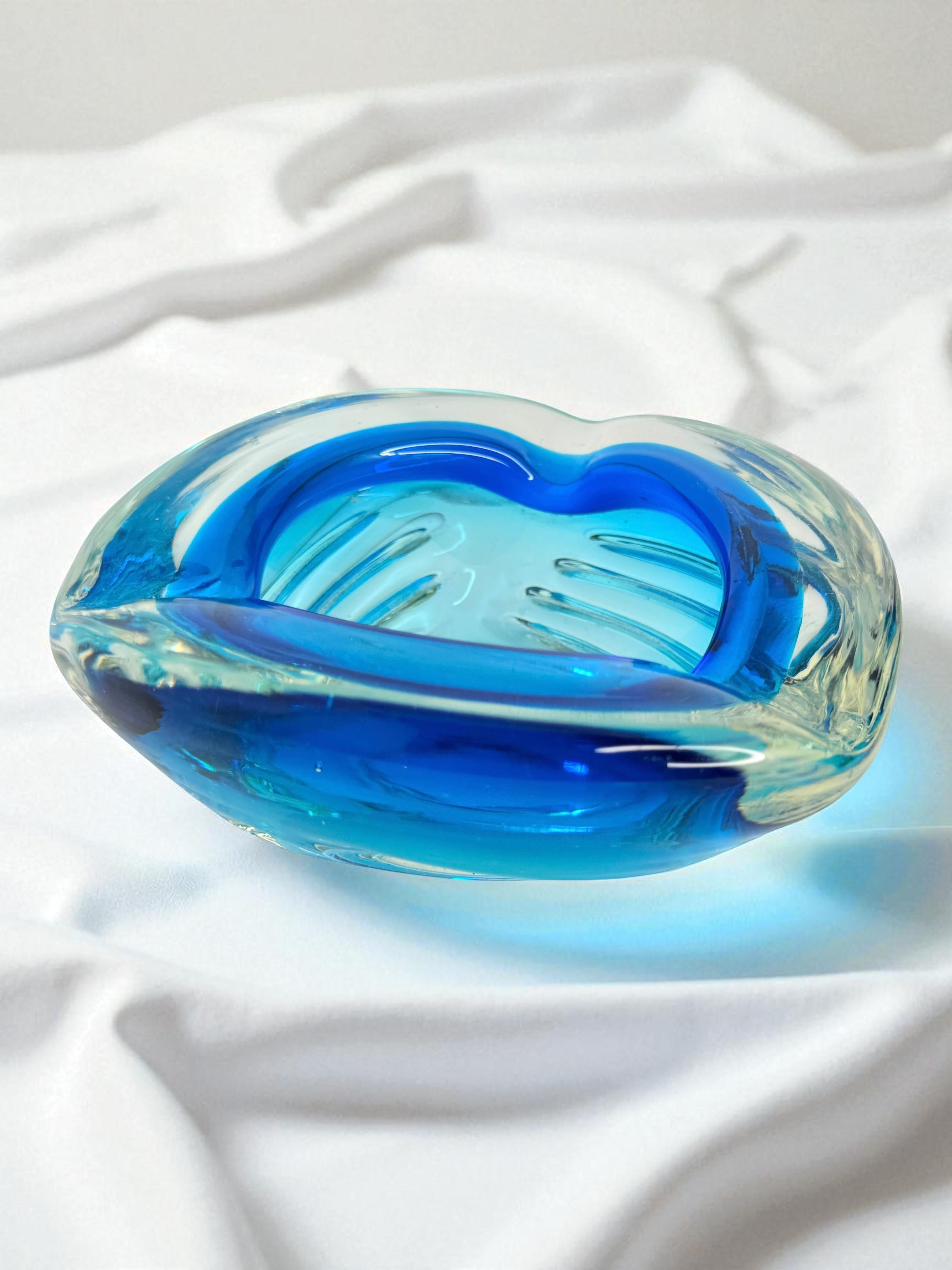 Beautiful Brutalist Murano Sommerso Glass Cigar Ashtray, Vintage, Italy, 1970s For Sale 3