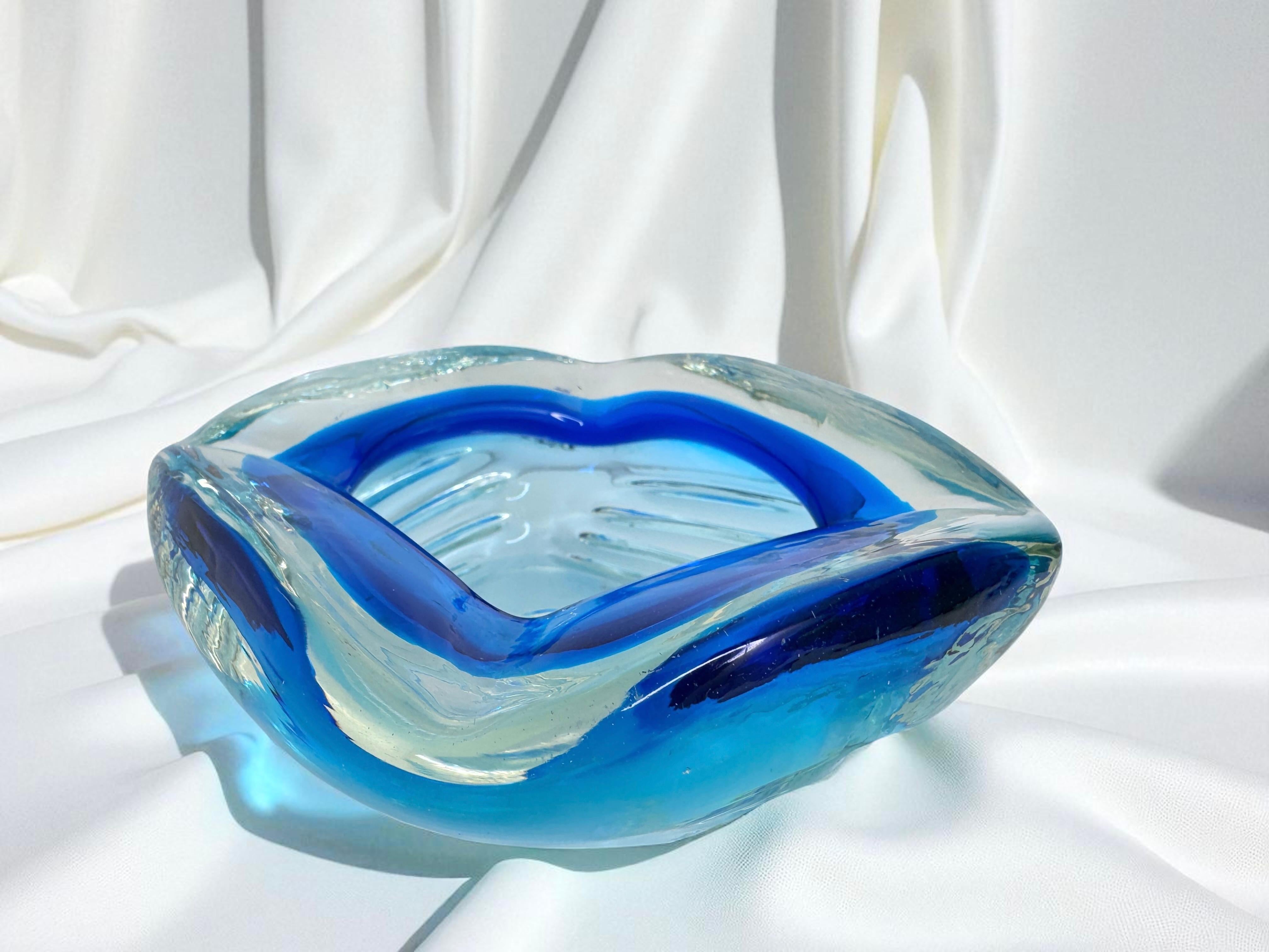 Beautiful Brutalist Murano Sommerso Glass Cigar Ashtray, Vintage, Italy, 1970s For Sale 3
