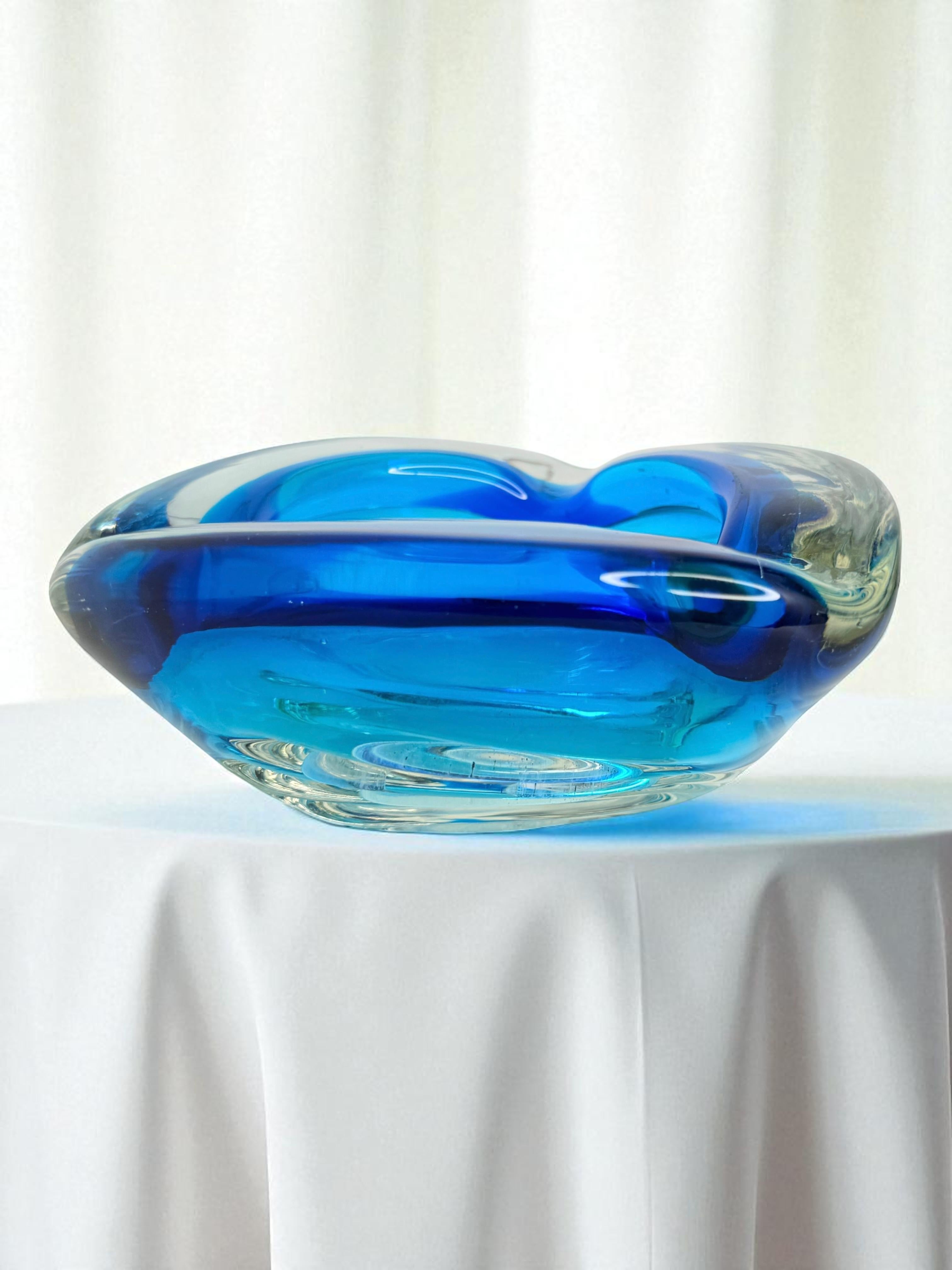 Beautiful Brutalist Murano Sommerso Glass Cigar Ashtray, Vintage, Italy, 1970s For Sale 4