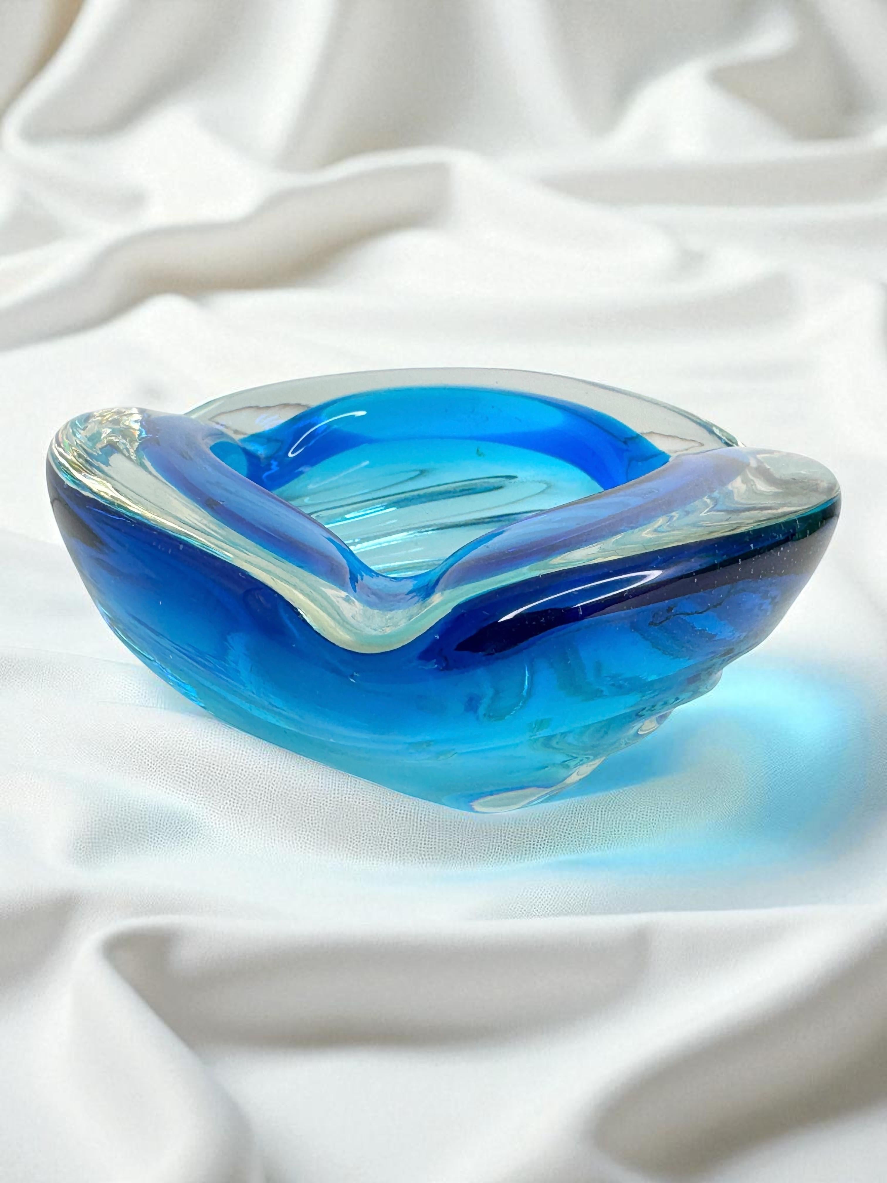 Beautiful Brutalist Murano Sommerso Glass Cigar Ashtray, Vintage, Italy, 1970s For Sale 5