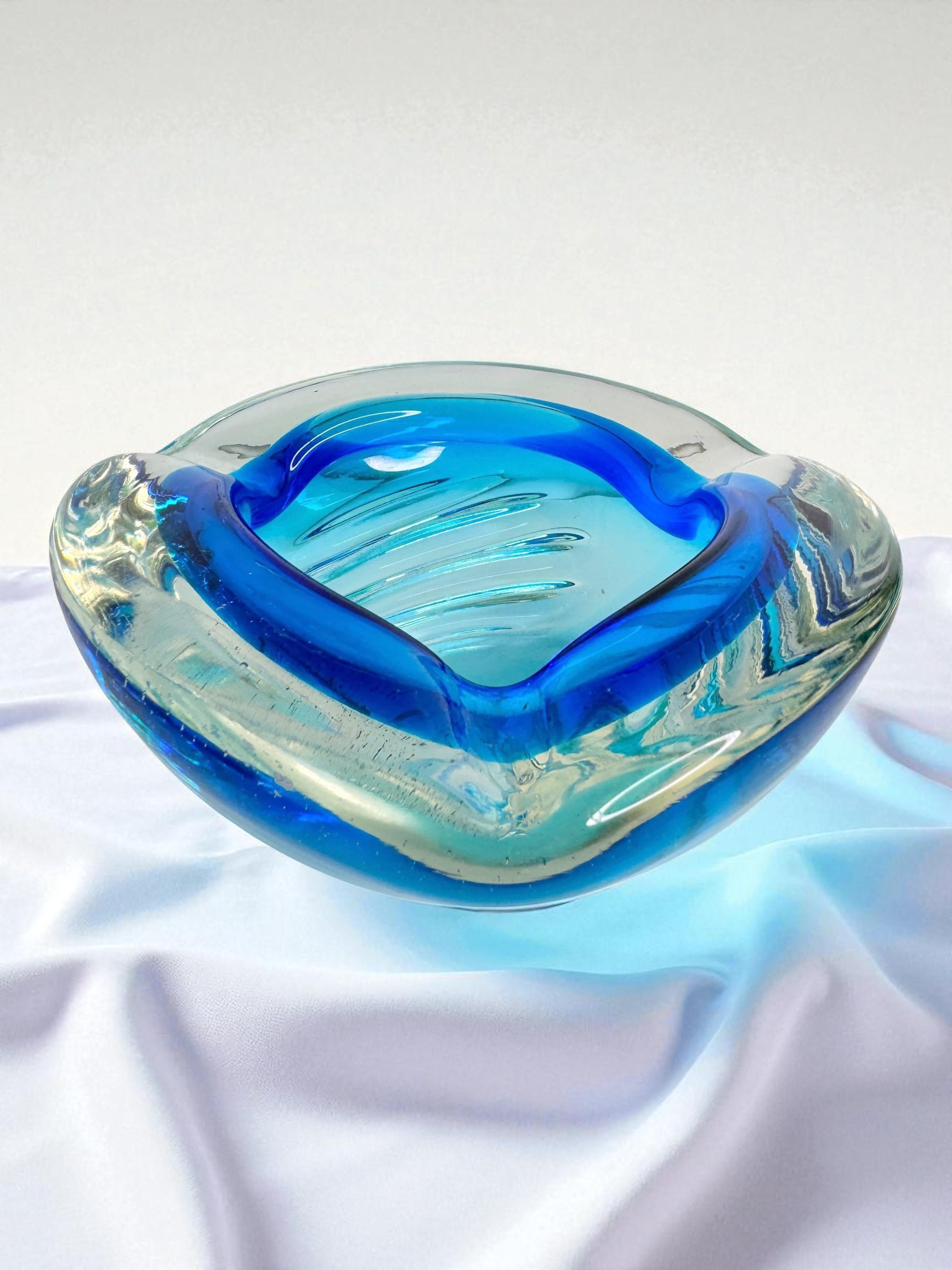 Beautiful Brutalist Murano Sommerso Glass Cigar Ashtray, Vintage, Italy, 1970s For Sale 7
