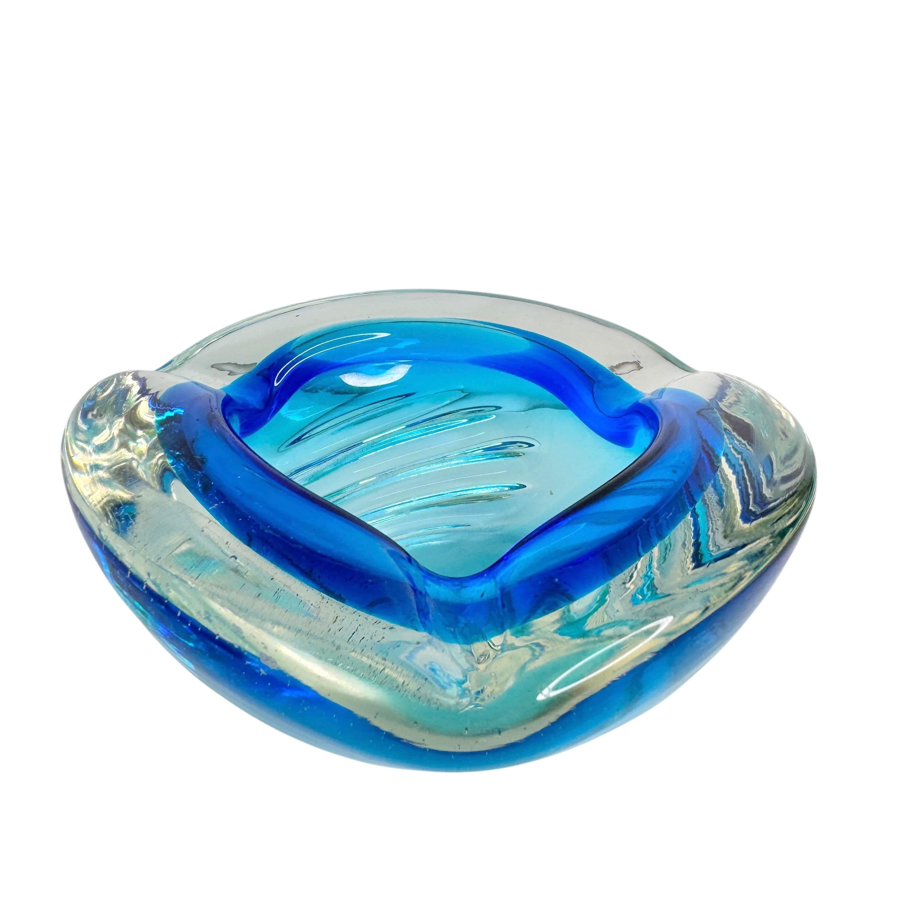 Beautiful Brutalist Murano Sommerso Glass Cigar Ashtray, Vintage, Italy, 1970s For Sale 1