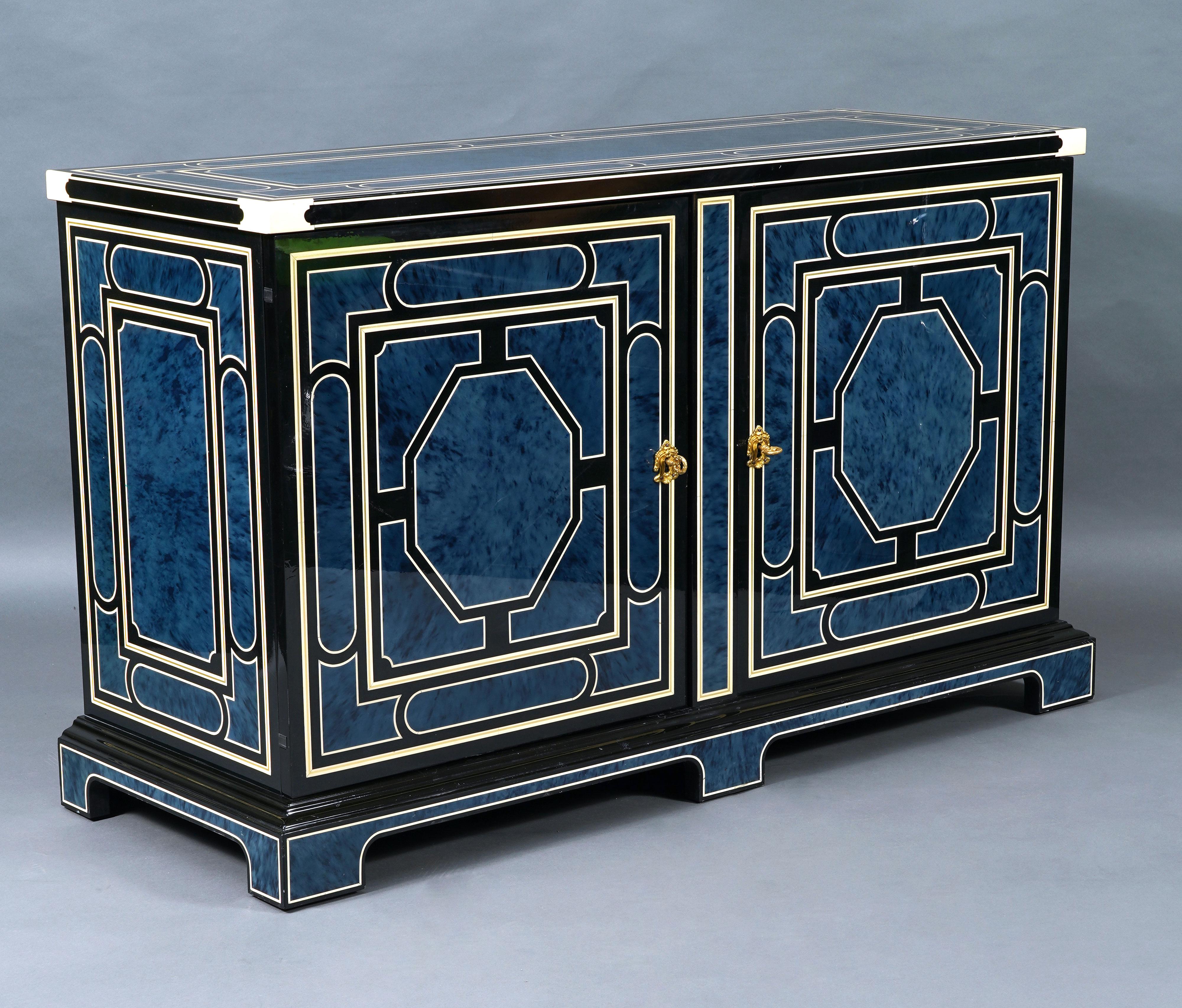 Beautiful Buffet by Maison Roméo, France, circa 1980 In Good Condition For Sale In PARIS, FR