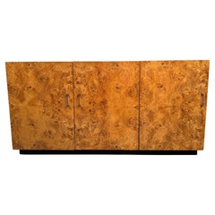 Bellissima credenza di metà secolo in acero burlato