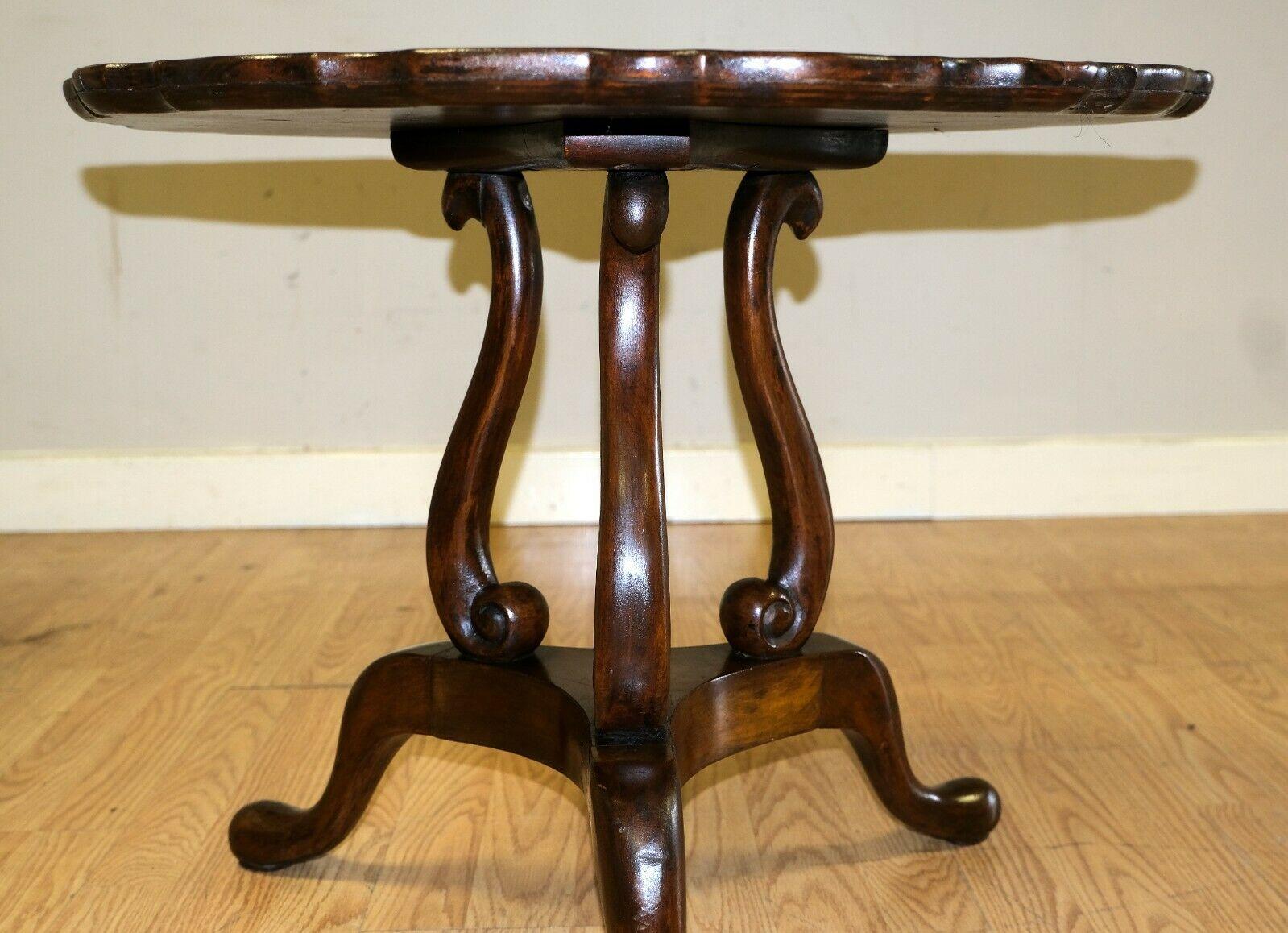 Victorian Beautiful Burr Walnut Brown Tripod Piecrust Edge Side End /Wine Table