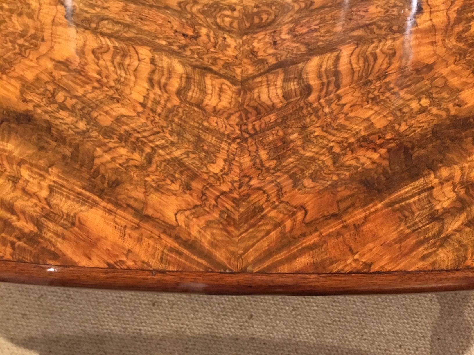 Beautiful Burr Walnut Victorian Period Antique Coffee Table In Excellent Condition In Darwen, GB