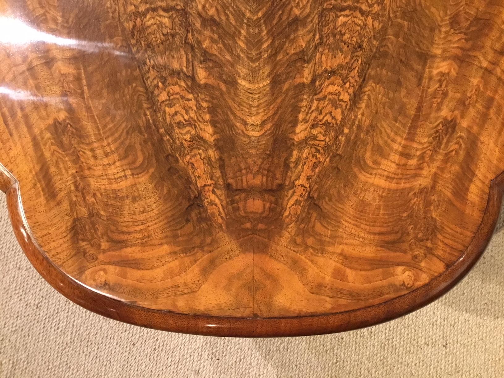 Late 19th Century Beautiful Burr Walnut Victorian Period Antique Coffee Table
