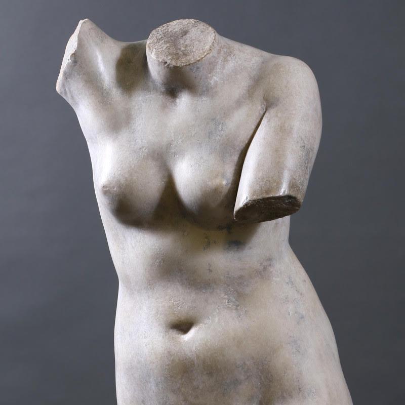 Schöne Büste der Venus, der Göttin der Liebe, 20. Jahrhundert.

Skulptur der Büste der Venus, römische Mythologie, aus Verbundmaterial, 20.    
h: 75cm , B: 38cm, T: 26cm