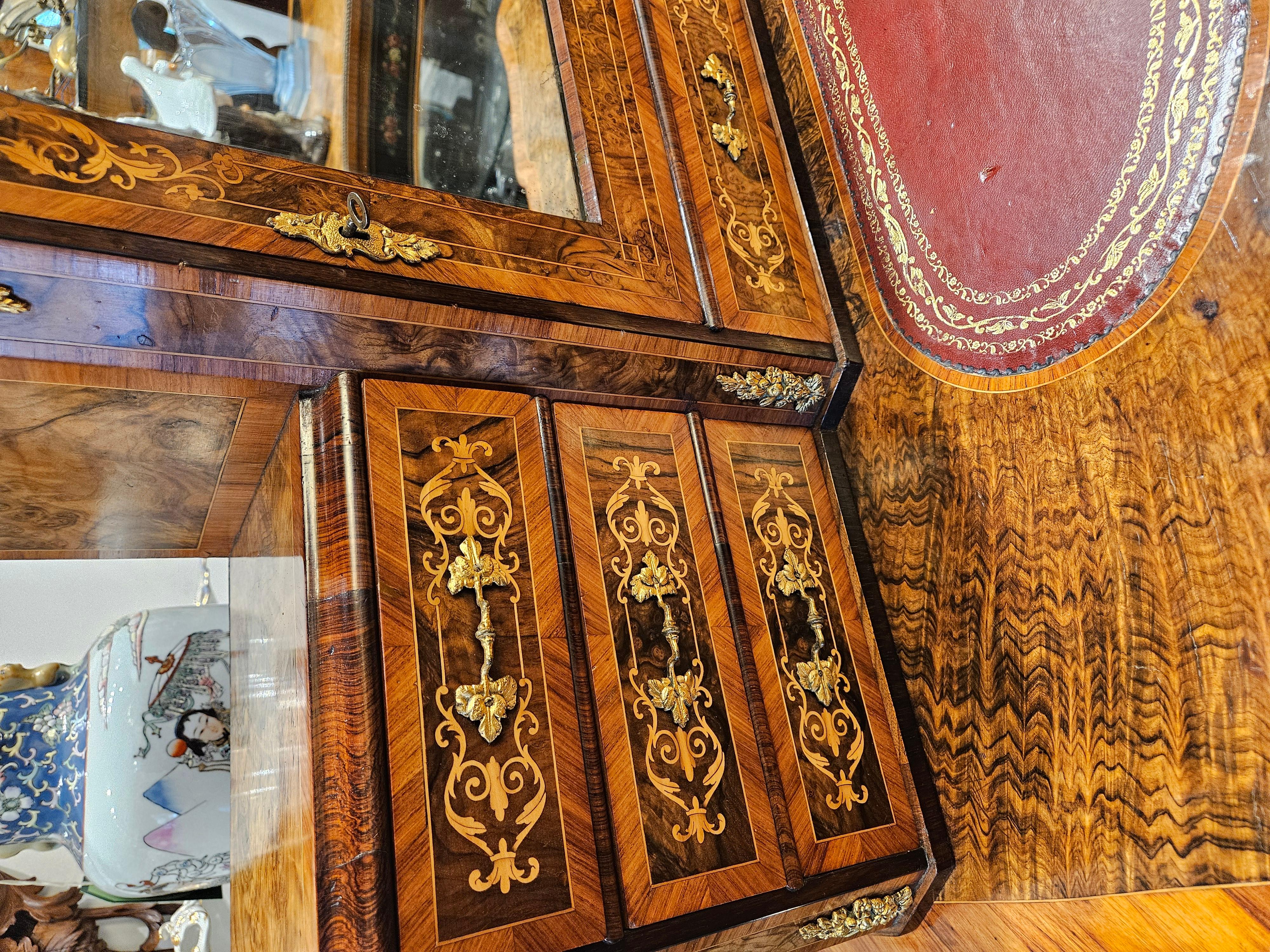 Bonheur de Jour con incrustaciones del siglo XIX Francés en venta
