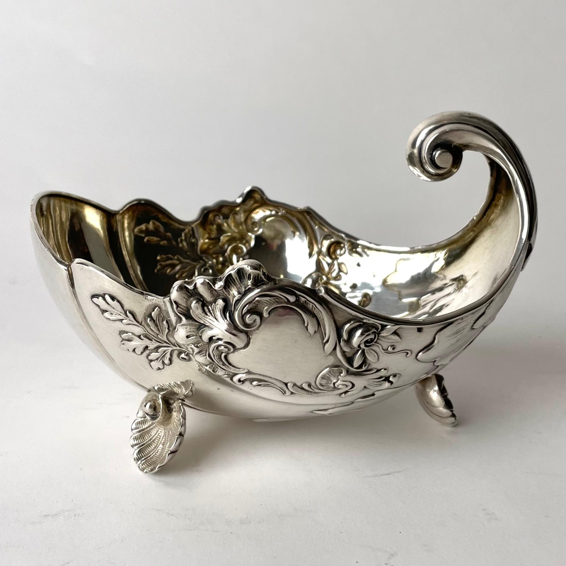 Rococo Revival Beautiful Candy Bowl in Silver in the shape of a seashell from Mid 19th Century For Sale