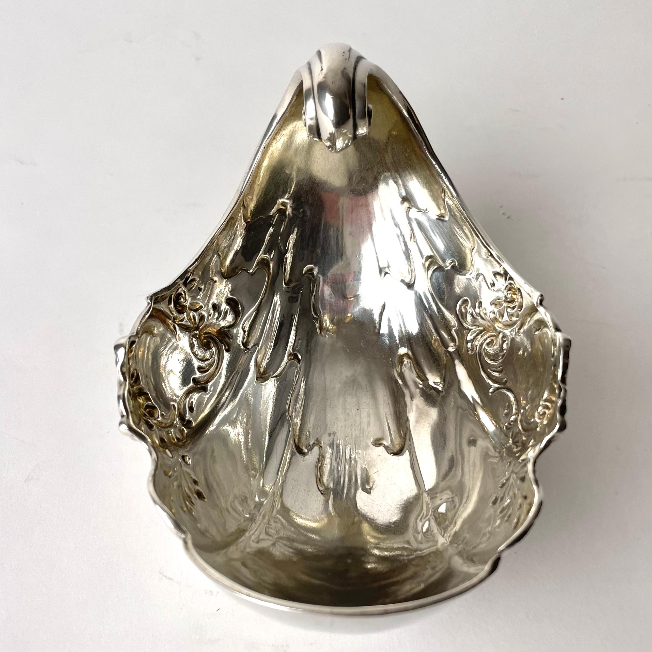 Beautiful Candy Bowl in Silver in the shape of a seashell from Mid 19th Century In Good Condition For Sale In Knivsta, SE