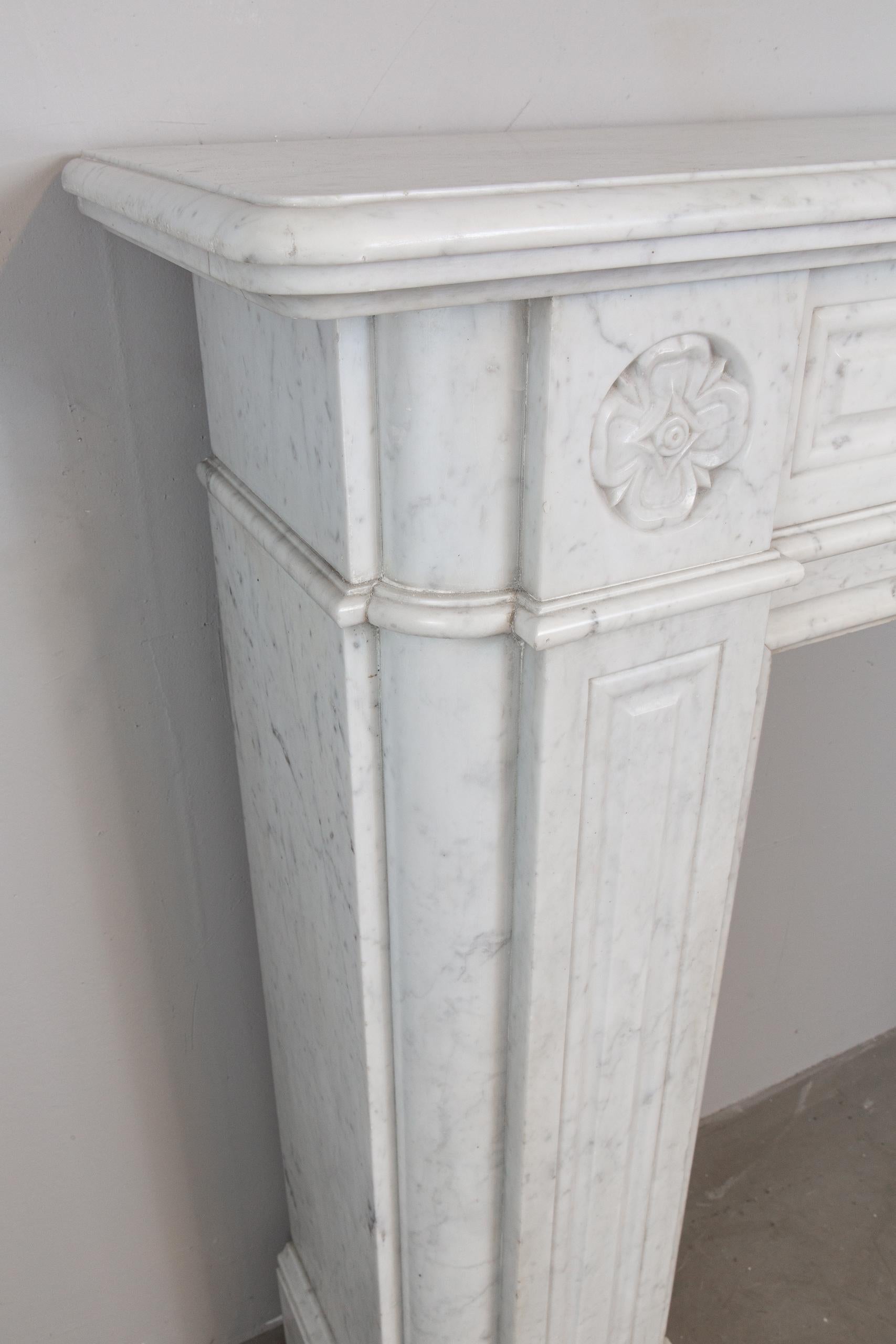 Beautiful French Carrara Marble Antique Marble Neoclassical Fireplace Surround For Sale 4