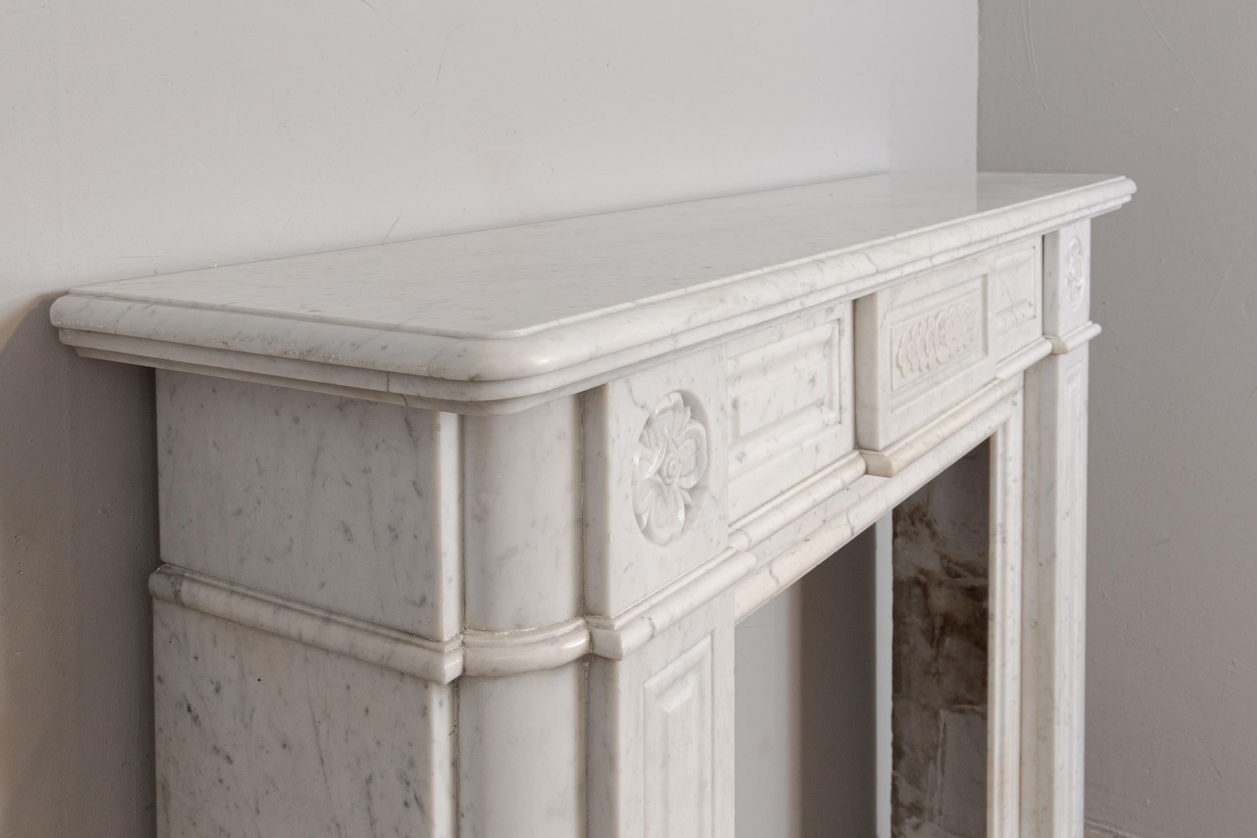 Beautiful French Carrara Marble Antique Marble Neoclassical Fireplace Surround For Sale 9