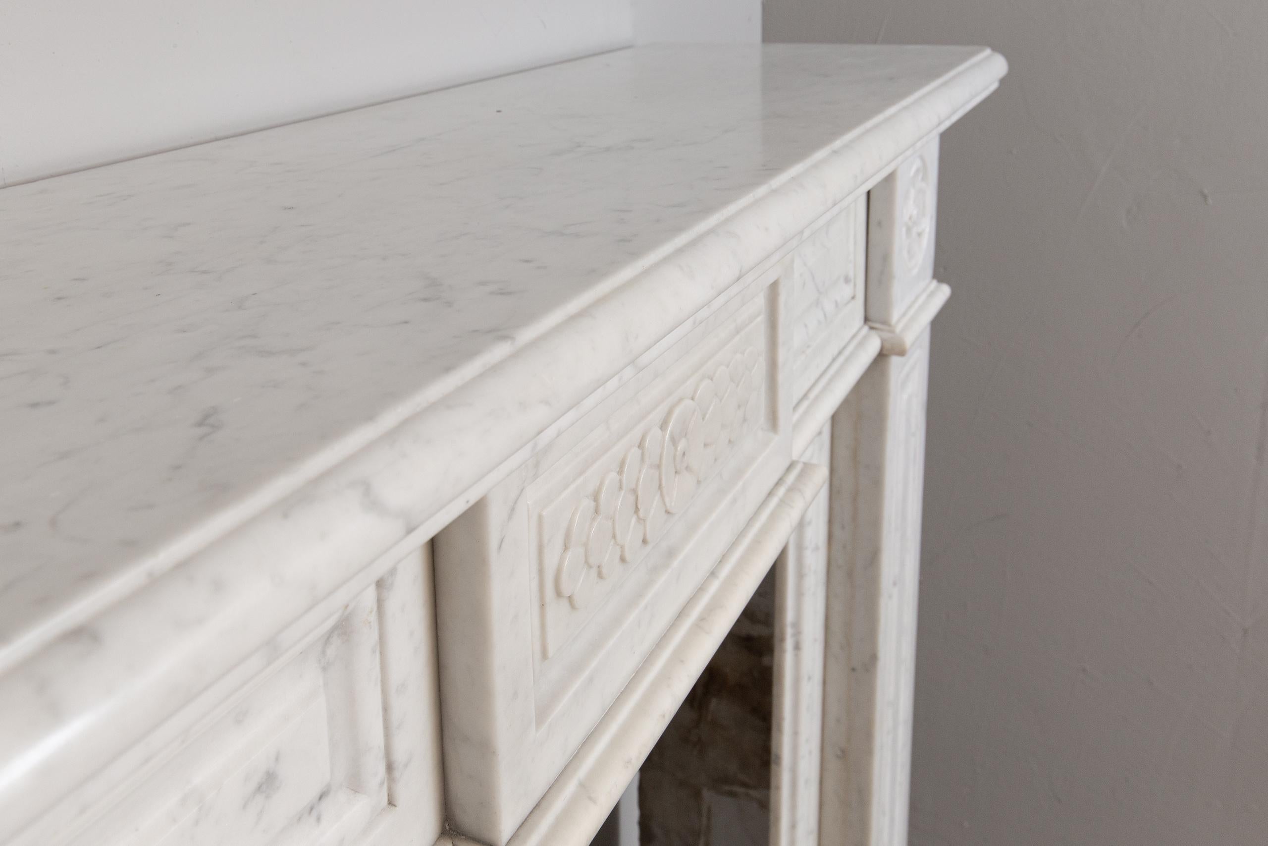 Beautiful French Carrara Marble Antique Marble Neoclassical Fireplace Surround For Sale 11