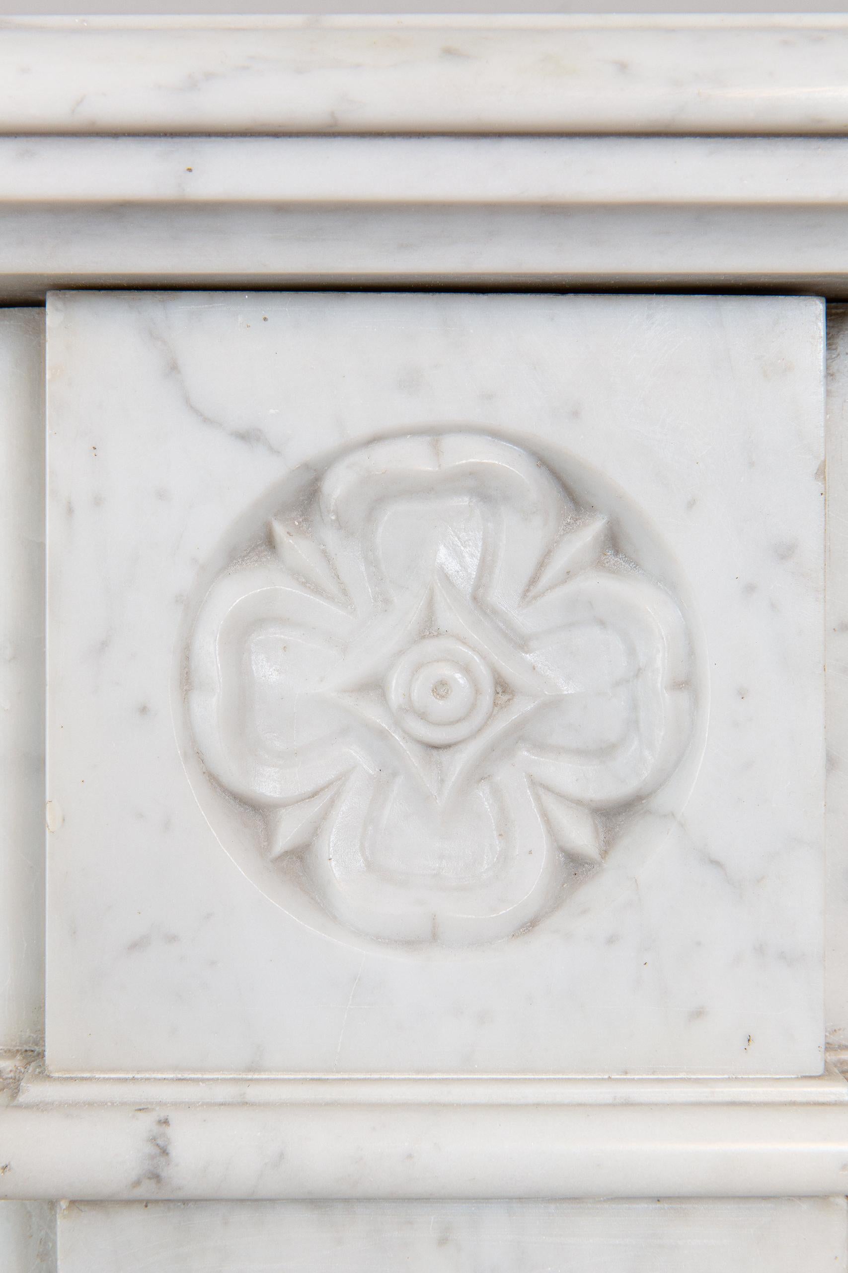 Beautiful French Carrara Marble Antique Marble Neoclassical Fireplace Surround In Good Condition For Sale In Oostvoorne, NL