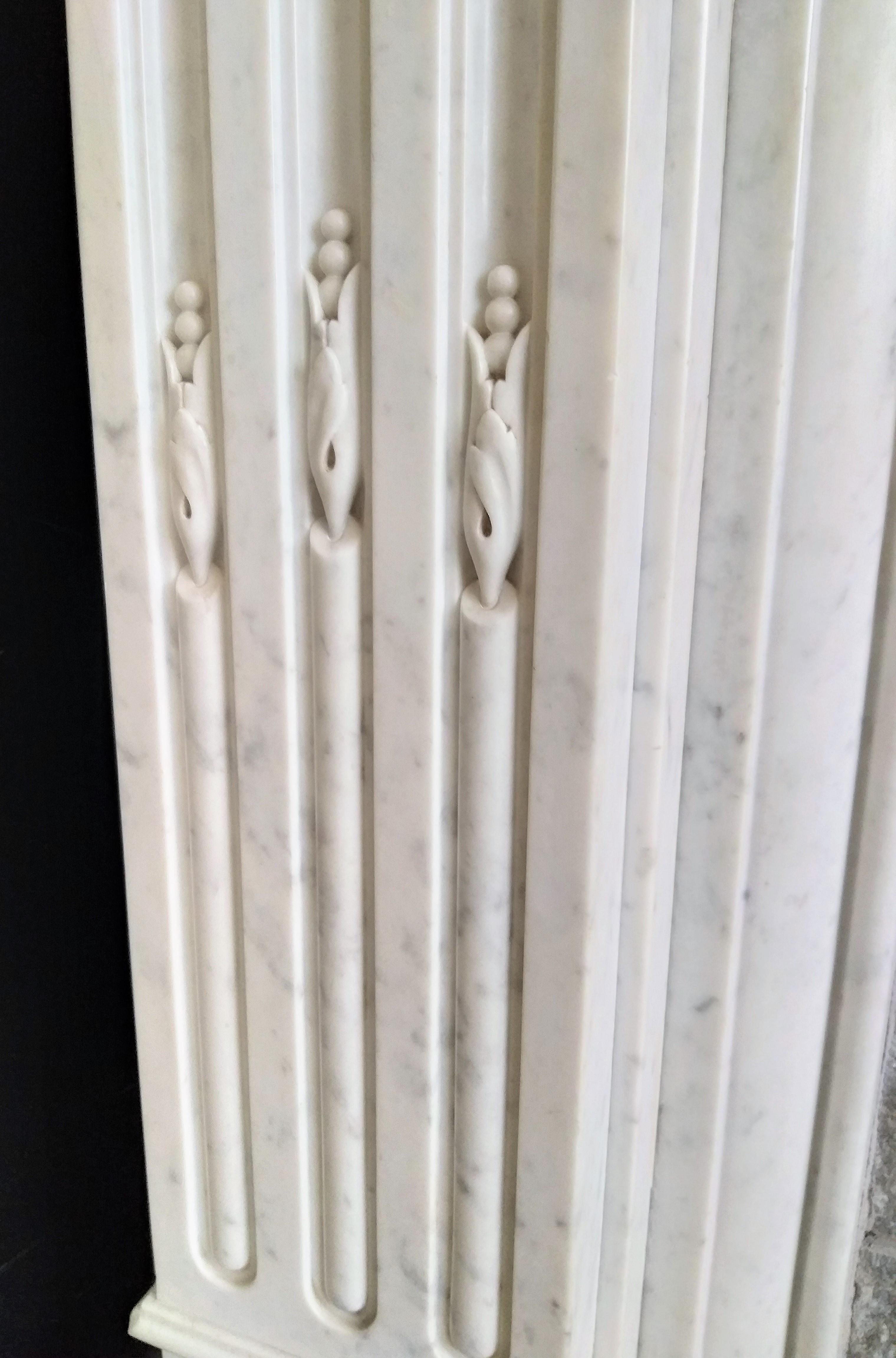  CARRARA Marble Fireplace Late 19th Century In Good Condition For Sale In Gembloux, BE