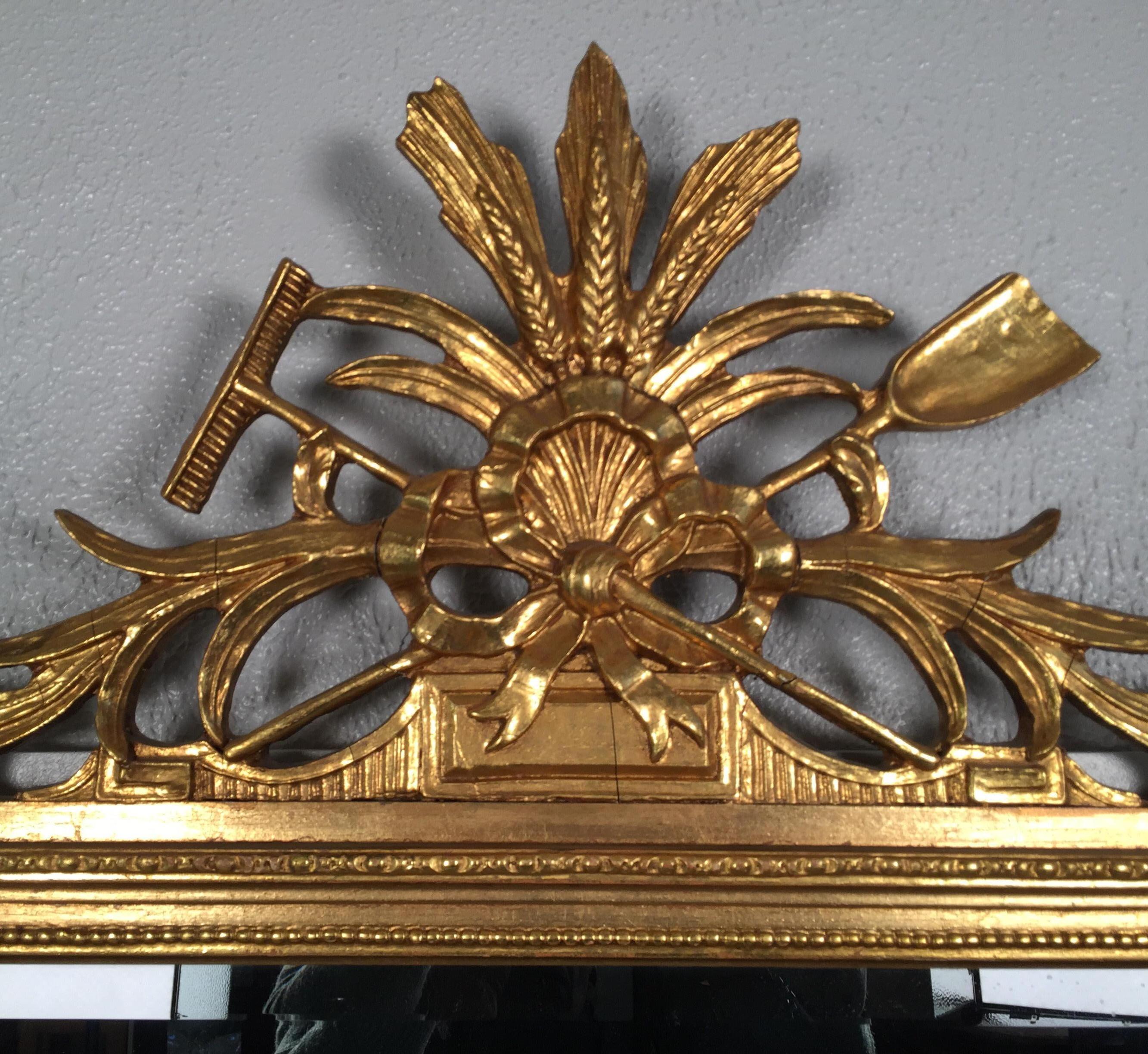 Hand carved gold gilt French style mirror by Friedman Brothers, circa 1940s, nicely carved with beautiful gold gilt finish in very good condition.
Dimensions: 27.5