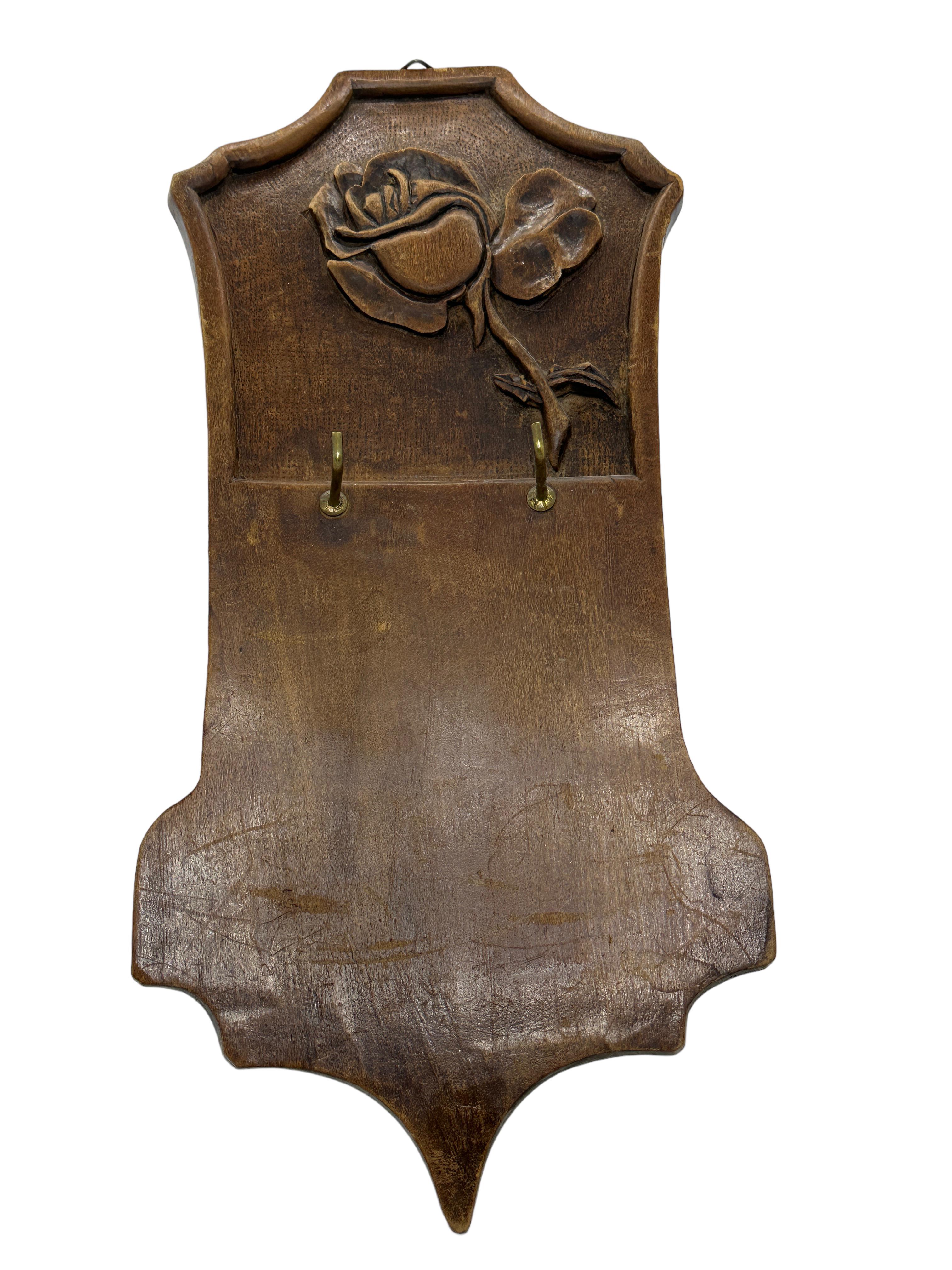 A lovely key hanger board made of hand carved wood, made probably in the black forest area in Germany. Found at an estate sale in Nuremberg, Germany. It is not marked. A nice addition to your collection. It is in very good as found condition. Metal