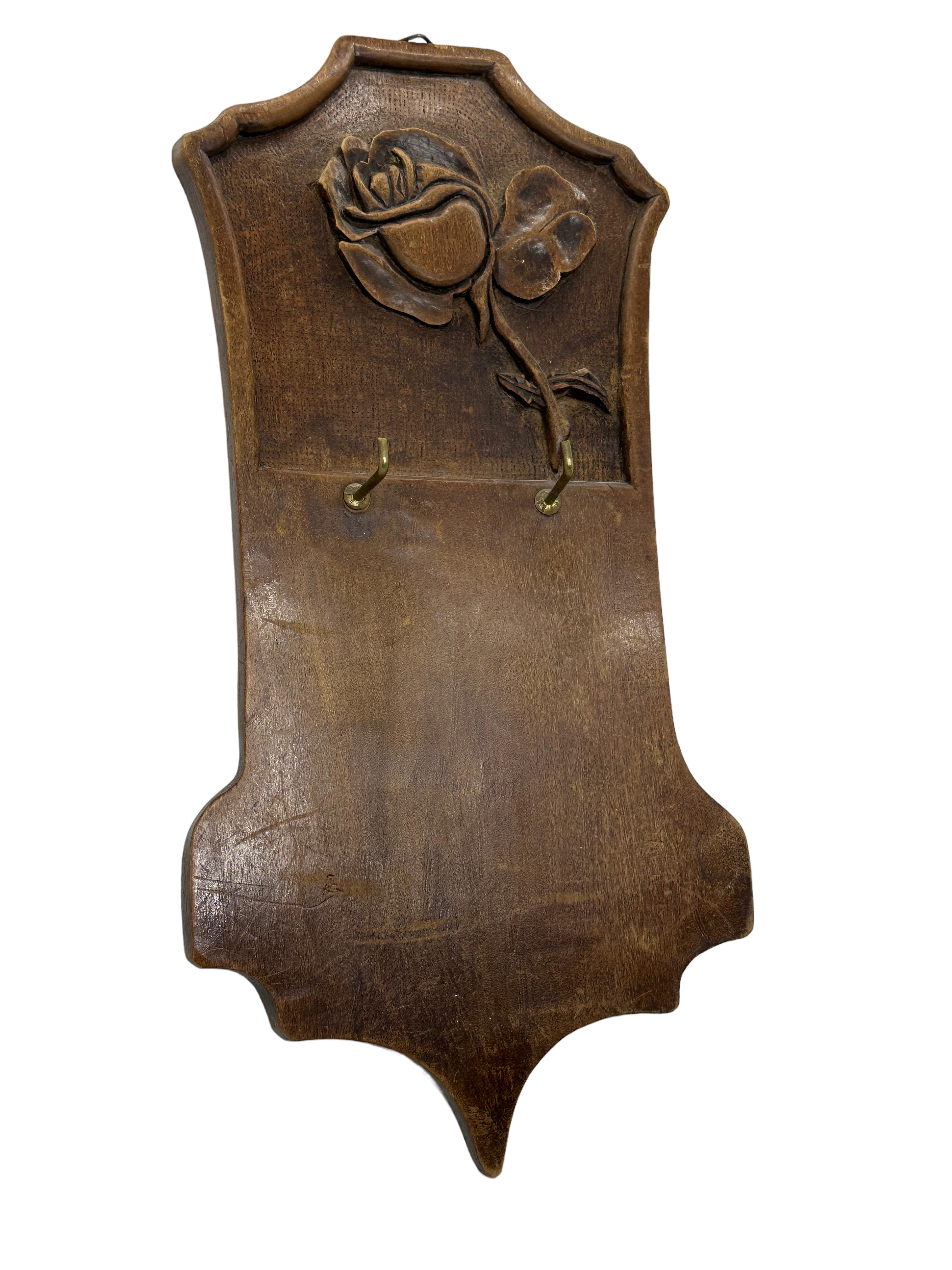 Schöne geschnitzte Schlüsselanhängerplatte aus Rosenholz, Eiche, antike deutsche Volkskunst, 1860er Jahre (Viktorianisch) im Angebot