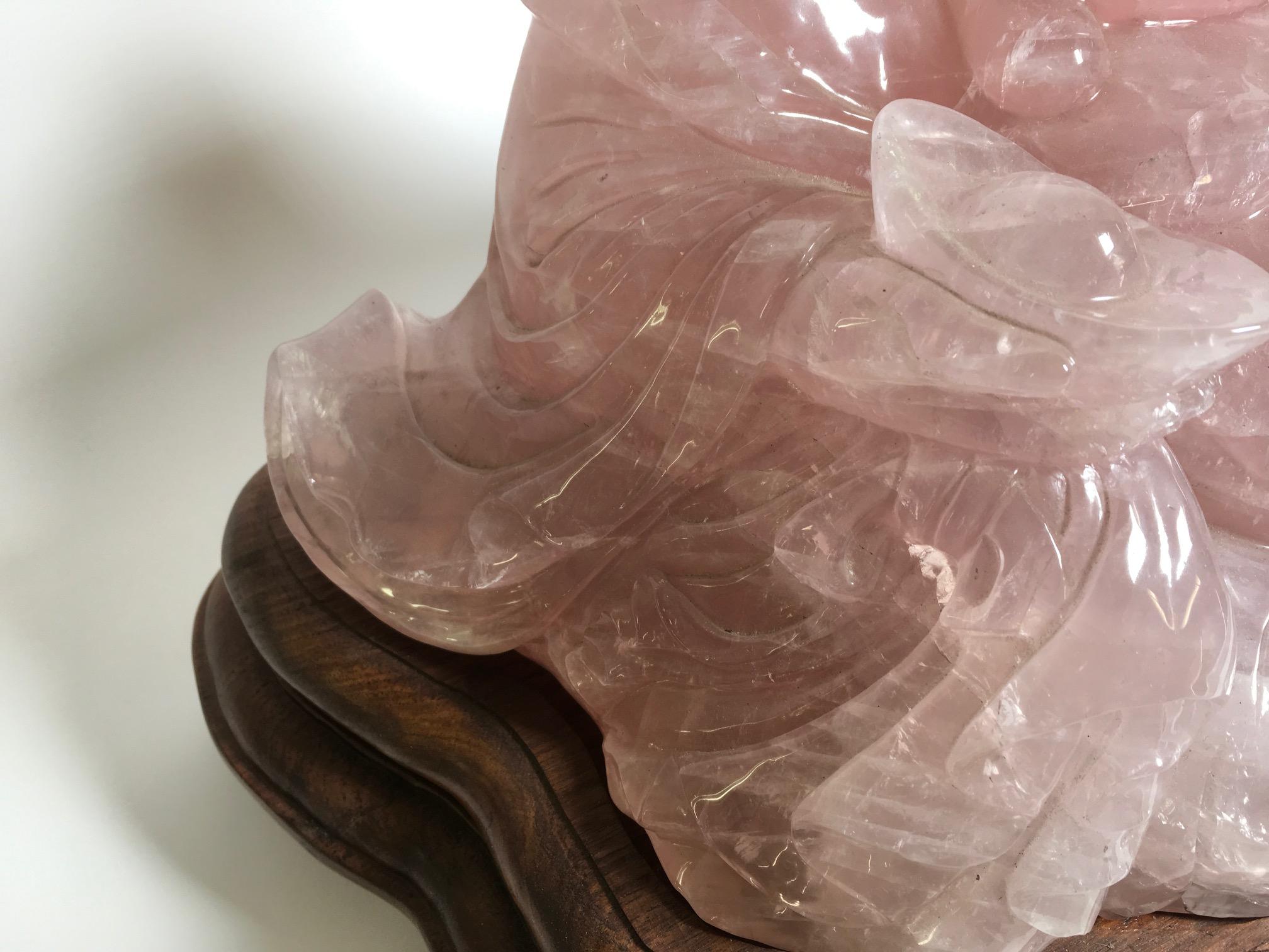 Beautiful Carved Rose Quartz Sculpture In Excellent Condition For Sale In Milan, Italy