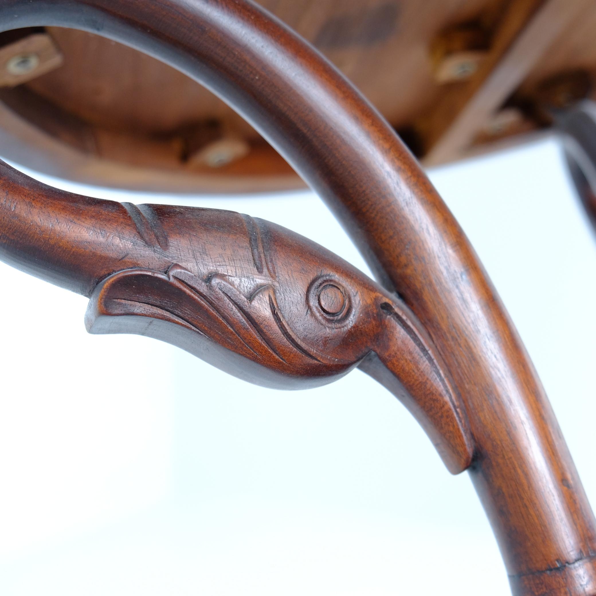 Magnifique table centrale à col de cygne sculptée, milieu du 20e siècle en vente 2