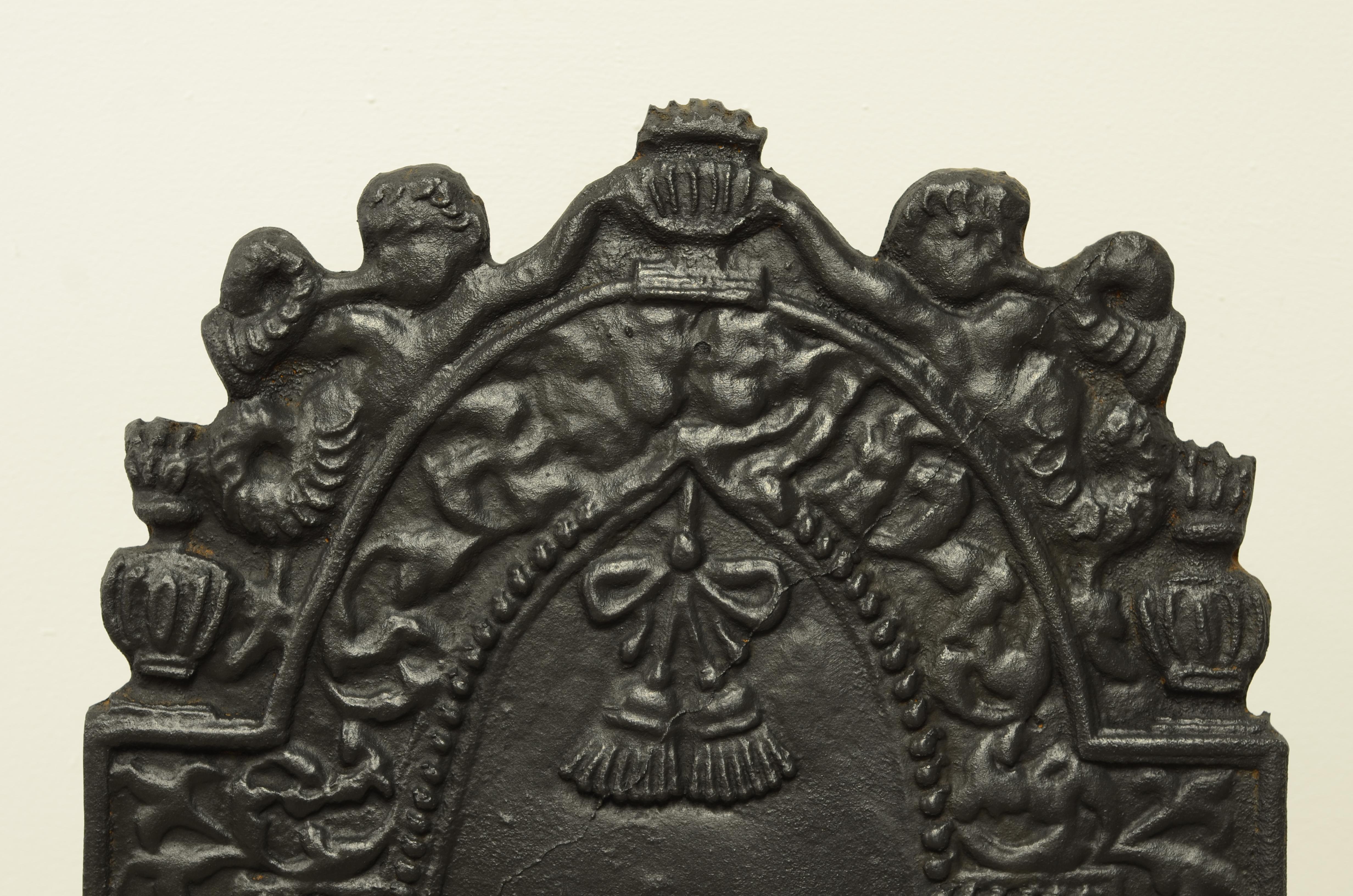 Moulage Magnifique plaque de cheminée ou dosseret en fonte en vente