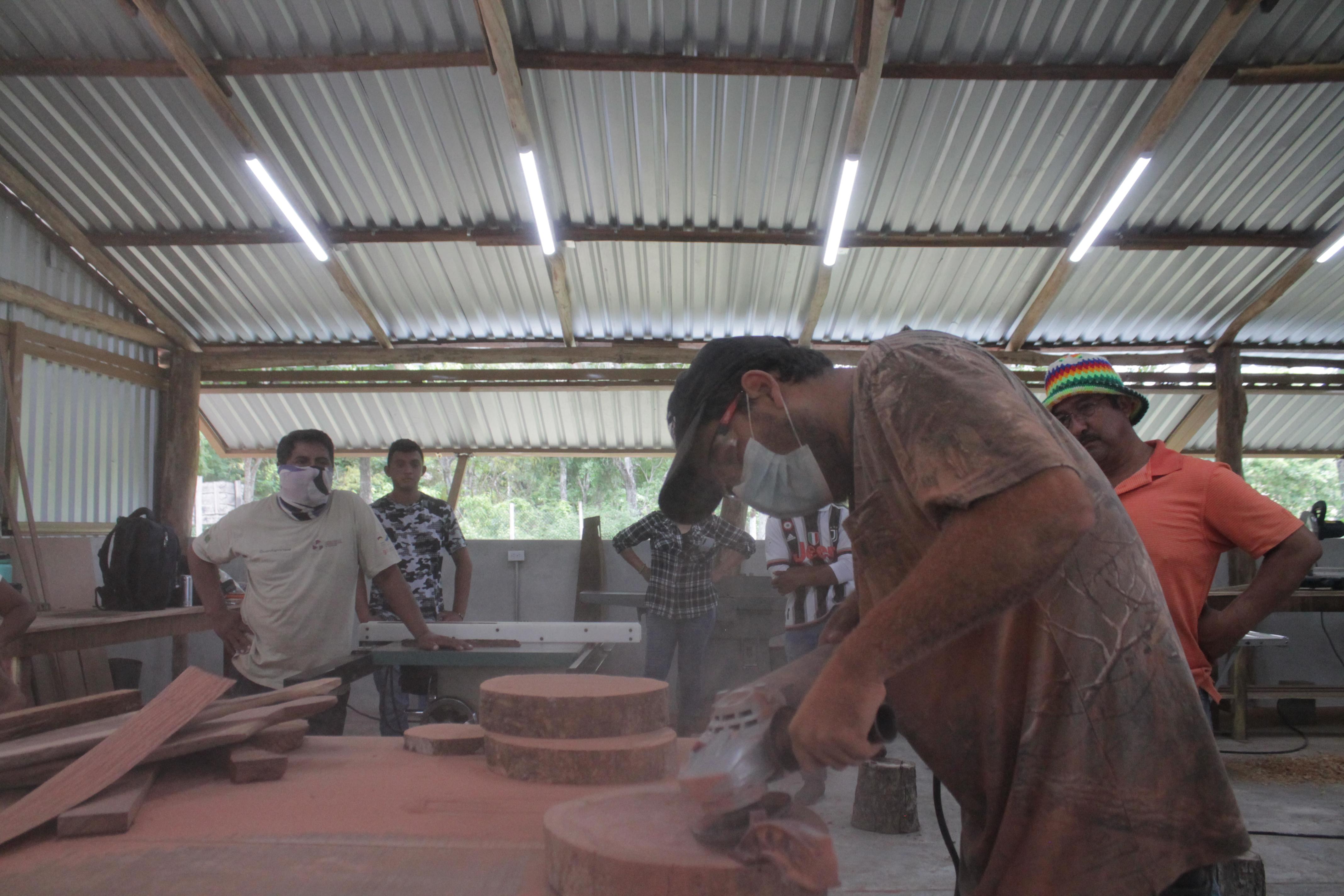 Bellissimo centrotavola in ziricote di recupero In condizioni buone in vendita a Ciudad De México, MX