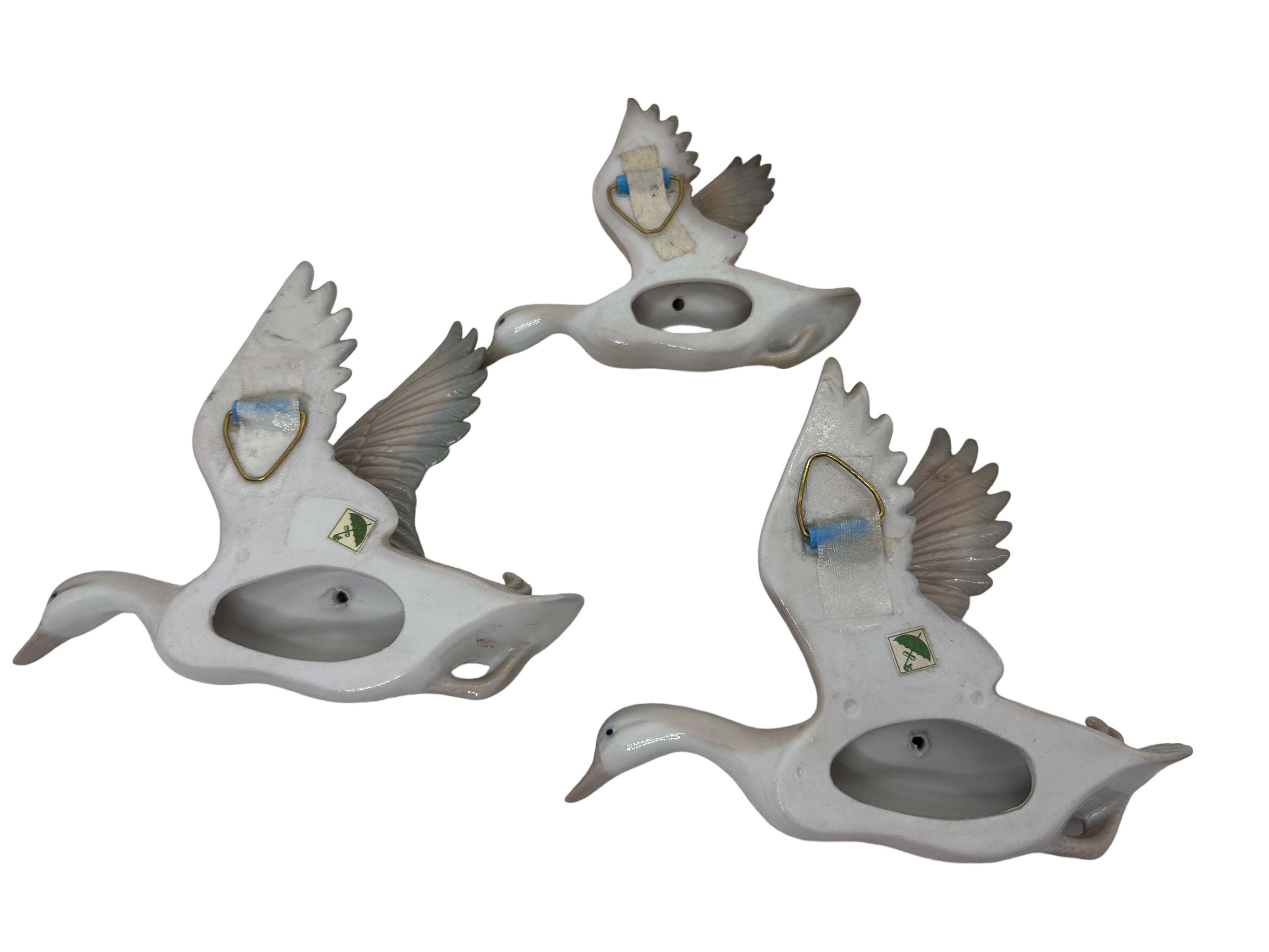 Beautiful Ceramic Set of Three Flying Goose Wall Decoration, 1960s In Good Condition In Nuernberg, DE