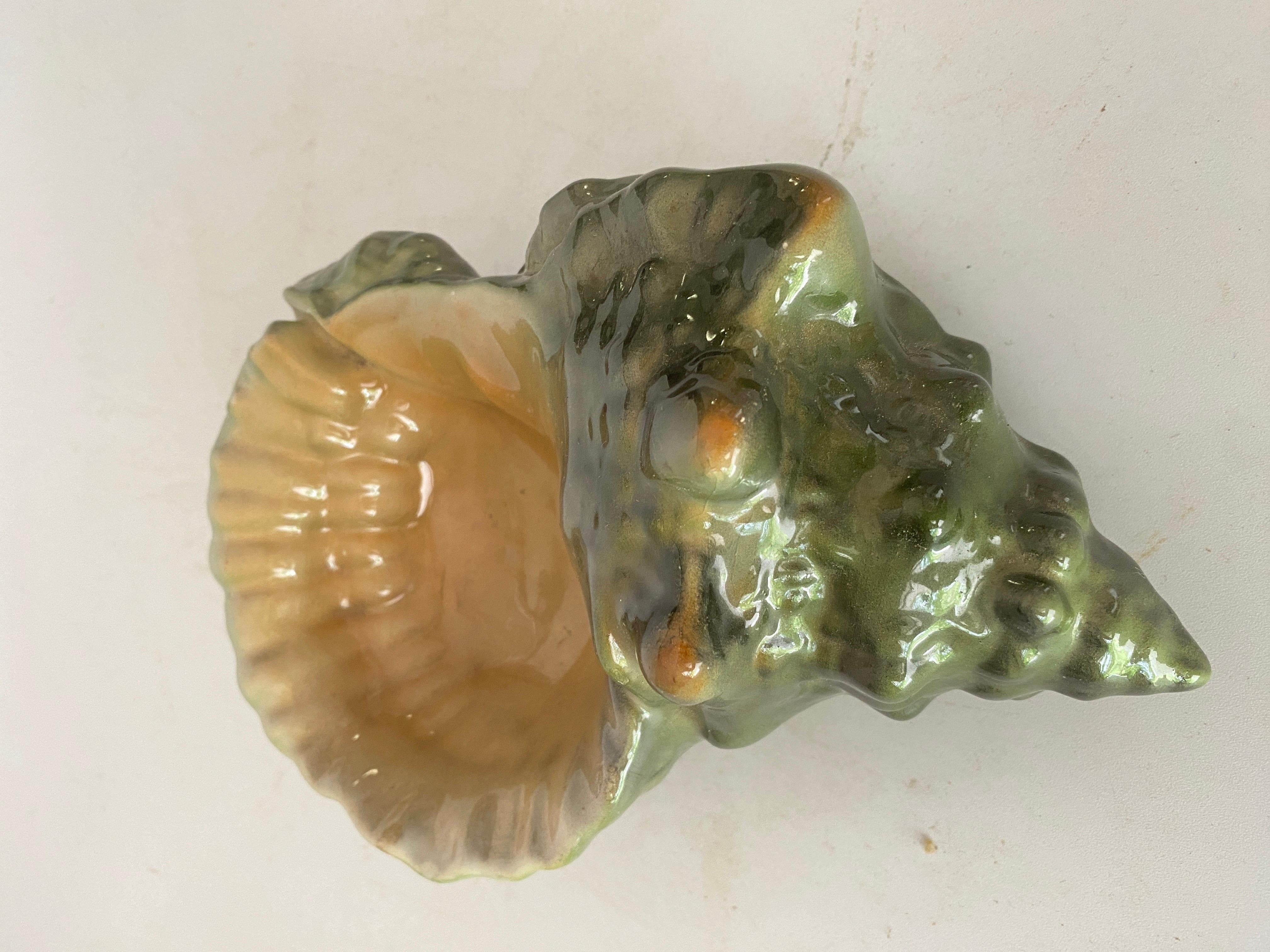 Céramique Magnifique cendrier à coquille en céramique de couleur verte Portugal 20e siècle en vente