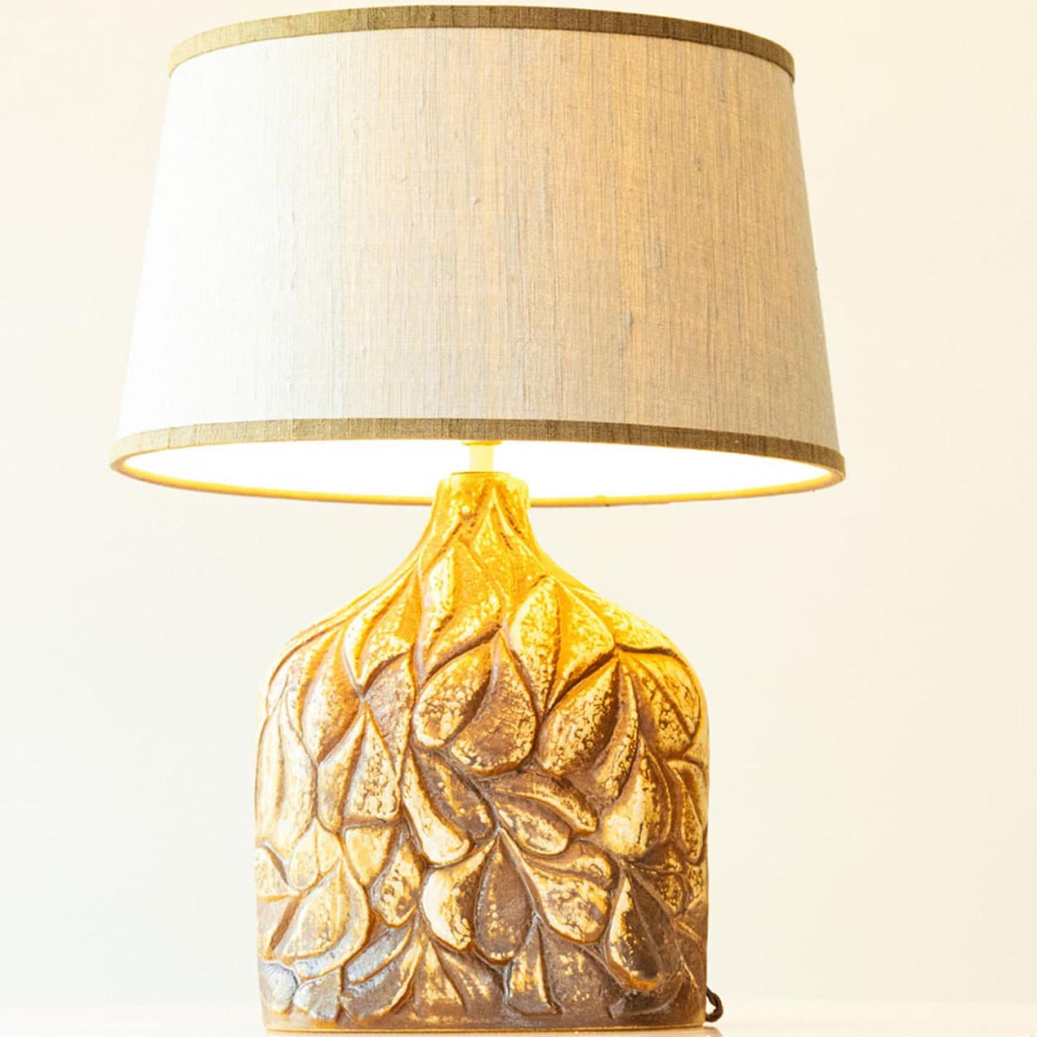 Beautiful Ceramic Table Lamp, New Lampshade by R. Houben, 1970 (Copy) In Good Condition For Sale In Rijssen, NL