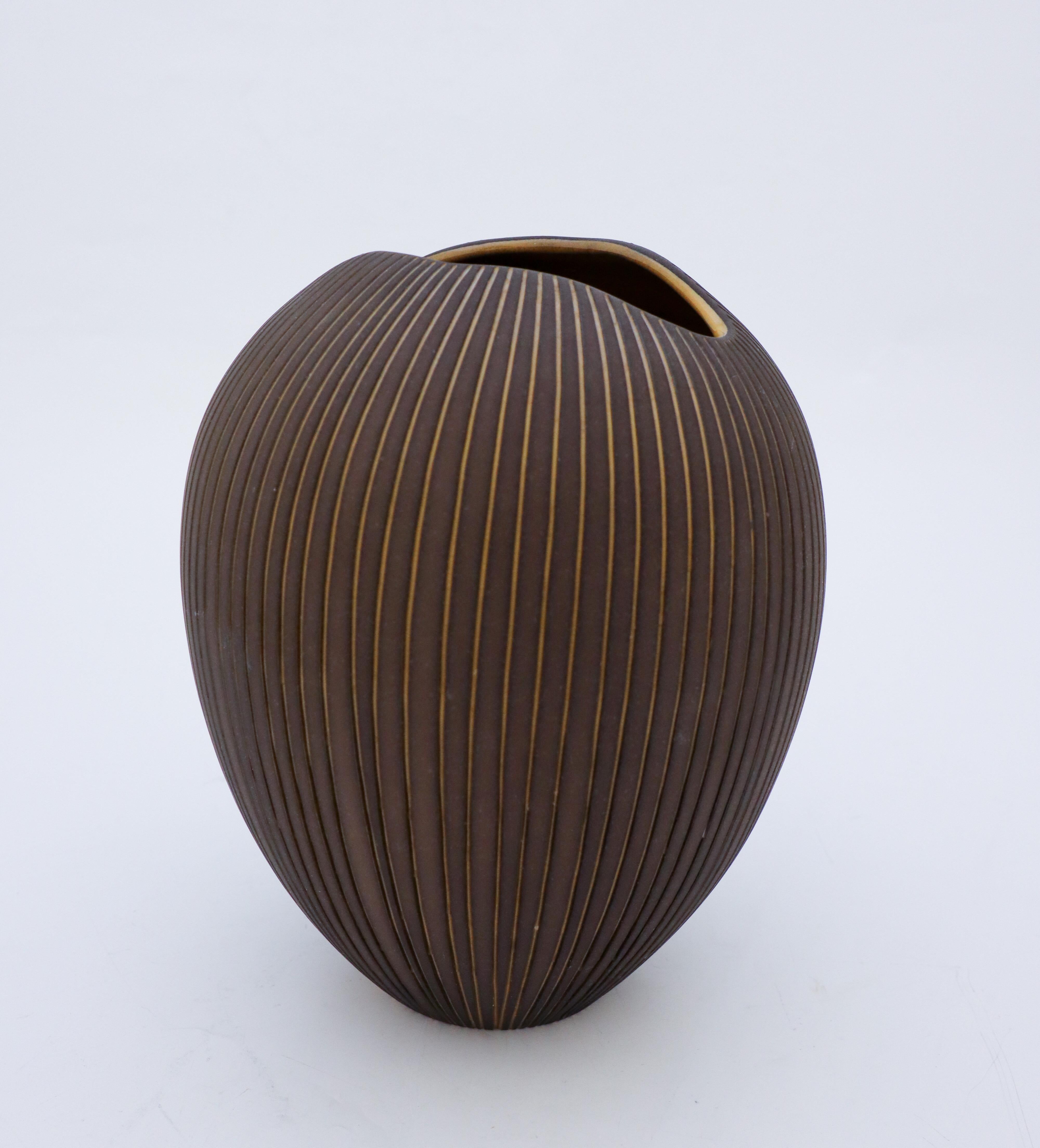 Scandinave moderne Magnifique vase en céramique Hjrdis Oldfors, Upsala Ekeby, « Cocos », années 1950 en vente