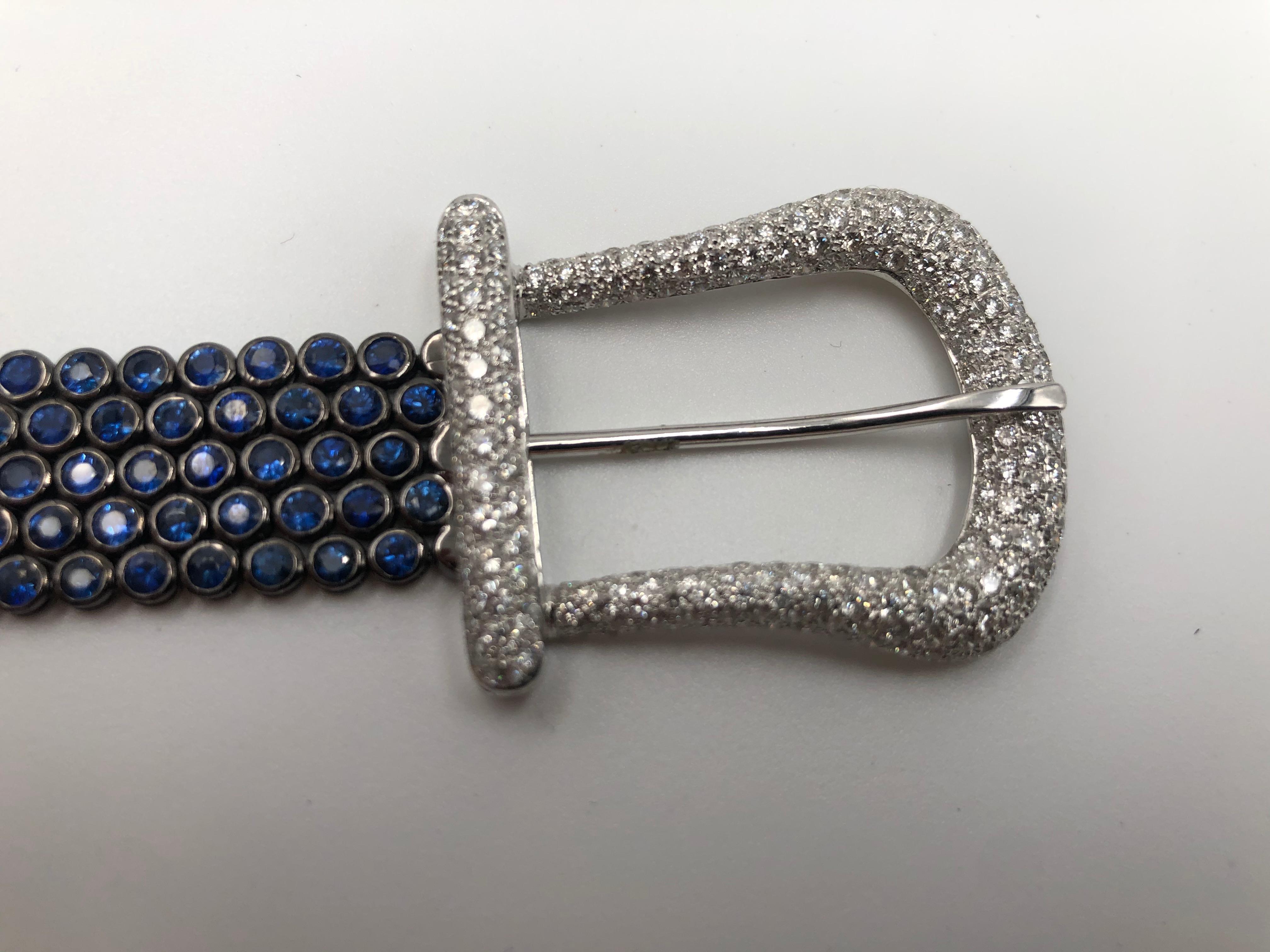 Round Cut Beautiful Ceylon Sapphire and Diamond Buckle Bracelet 18 Karat For Sale