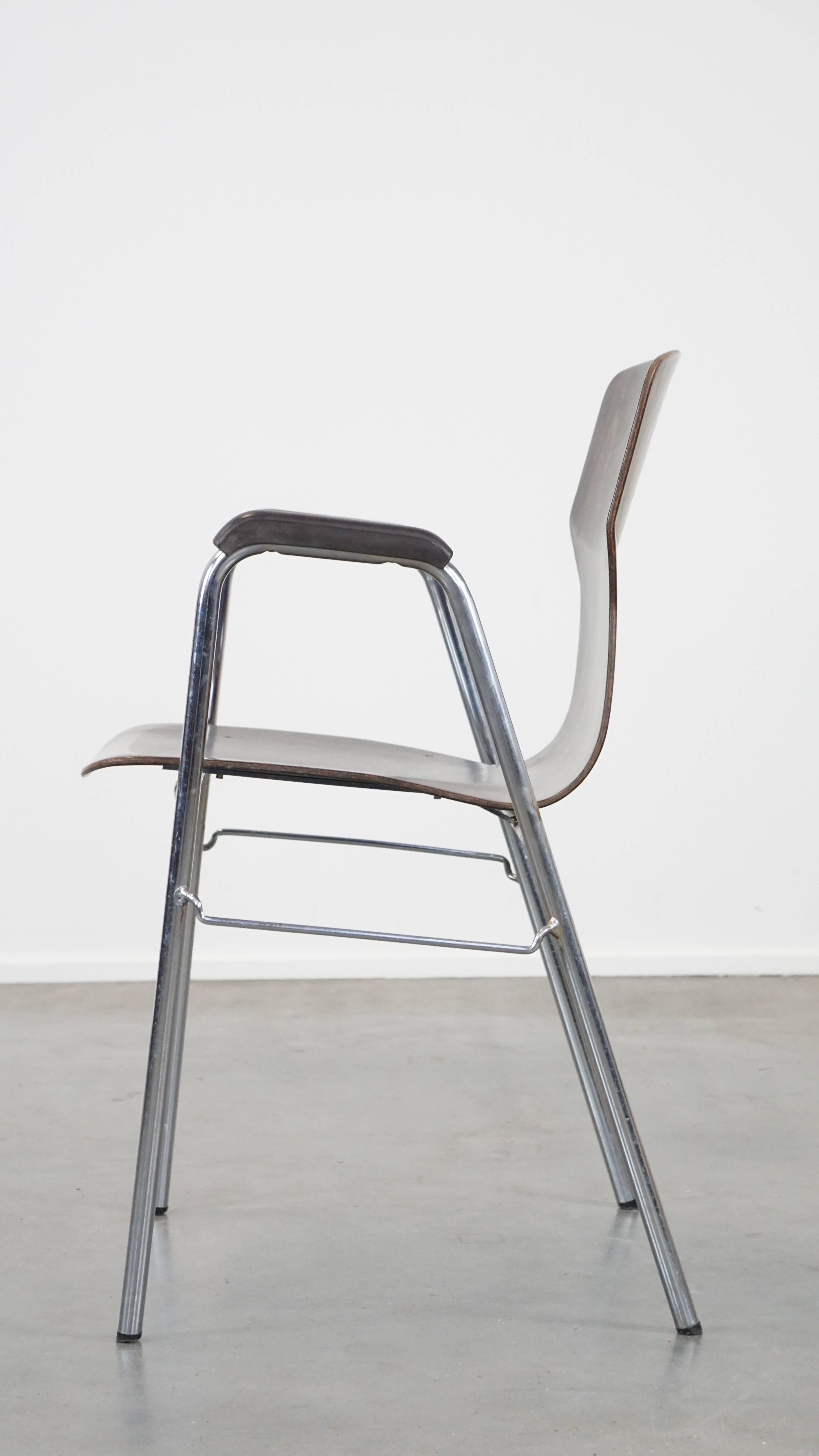 XX secolo Bellissima sedia di OBO Eromes Wijchen con braccioli e un design piacevole in vendita