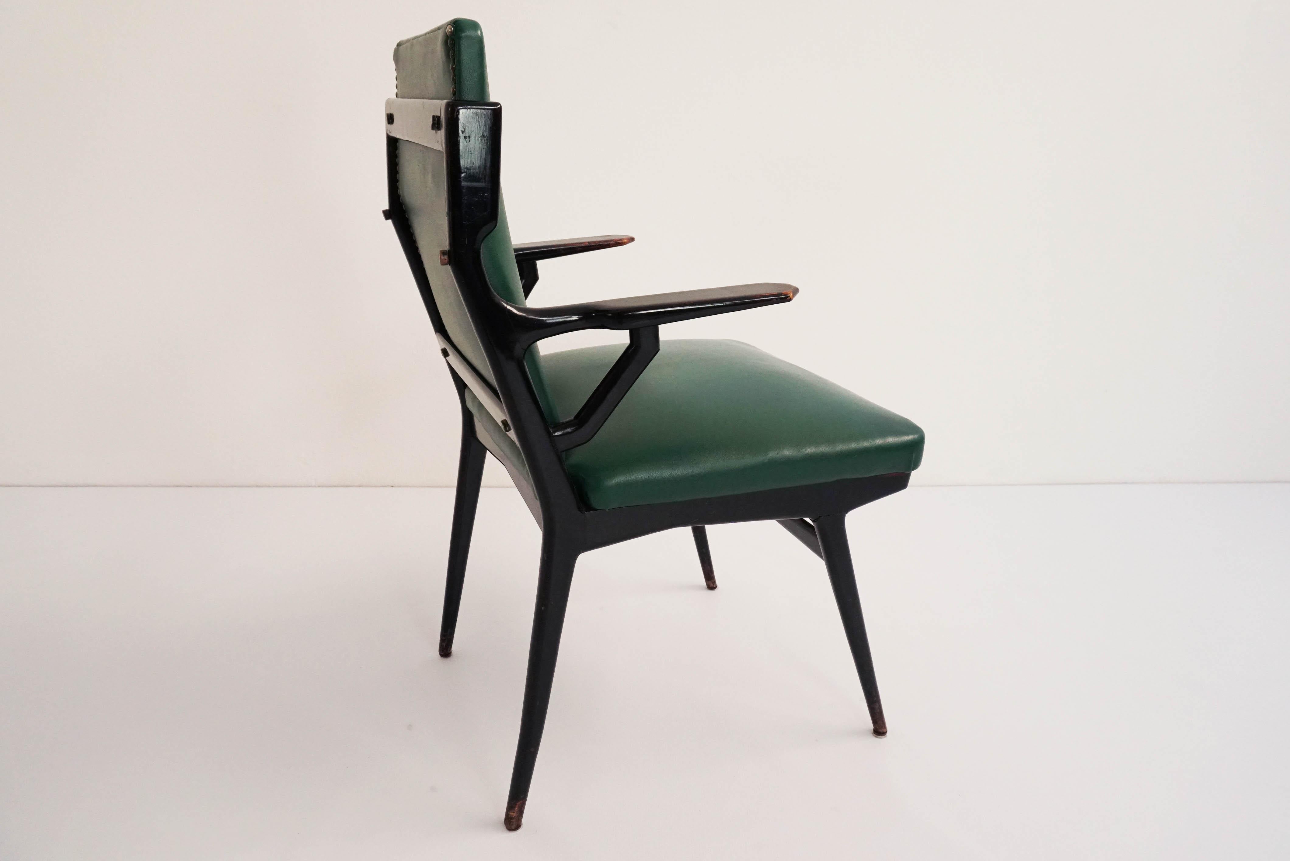 This chair has similar characteristics to the armchair designed for the hotel Parco dei Principi in Sorrento, 1960
Original cover in faux leather with the characteristic green color of the garden lobby

Literature:
Gio Ponti, Ugo La Pietra,