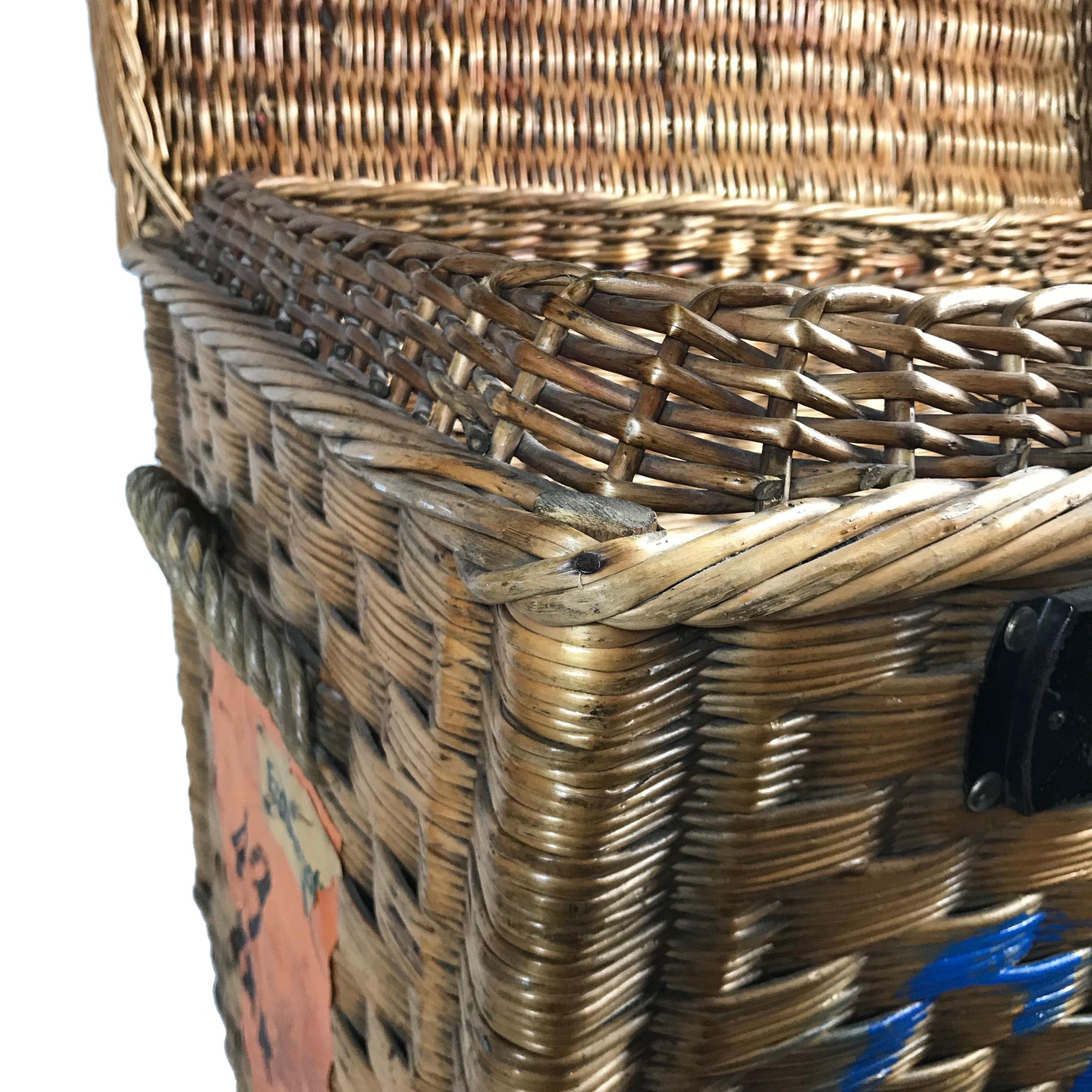 Hand-Woven Beautiful Champagne Wicker Basket Trunk, 1910s, France