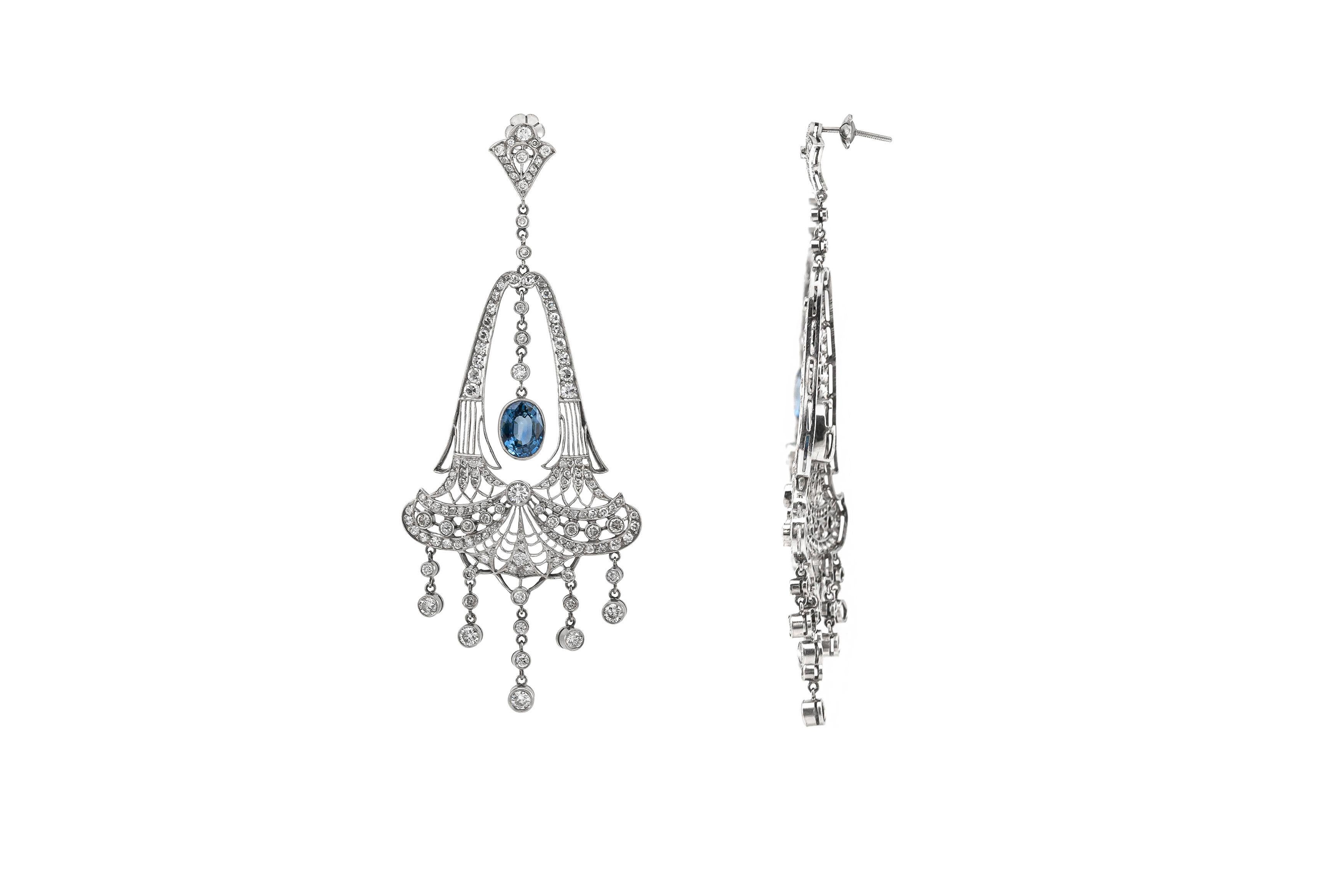 Beautiful Chandelier Drop Earrings with Sapphire and Diamonds In Good Condition For Sale In New York, NY