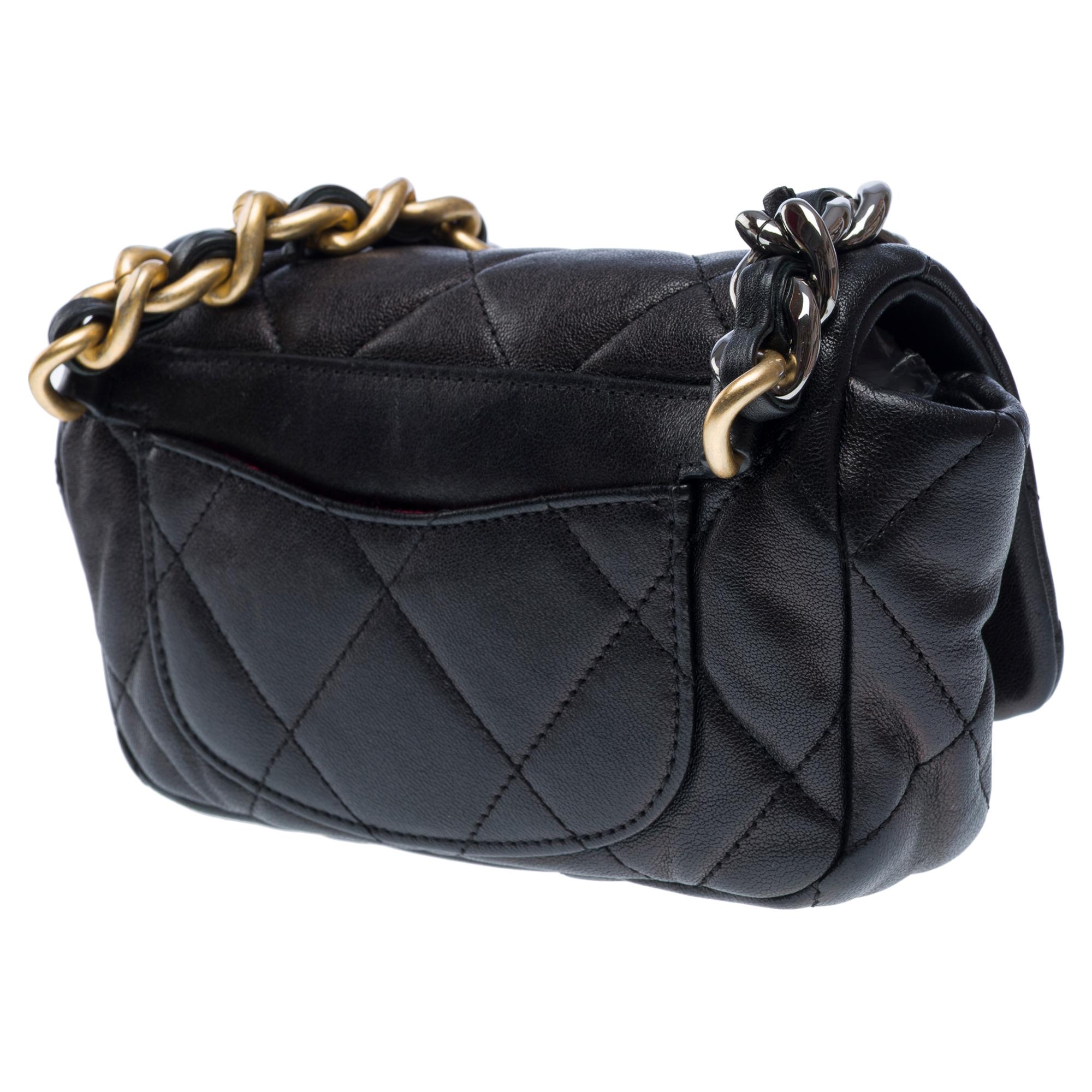 Women's Beautiful Chanel 19 shoulder/belt bag in black quilted lambskin leather, GHW For Sale
