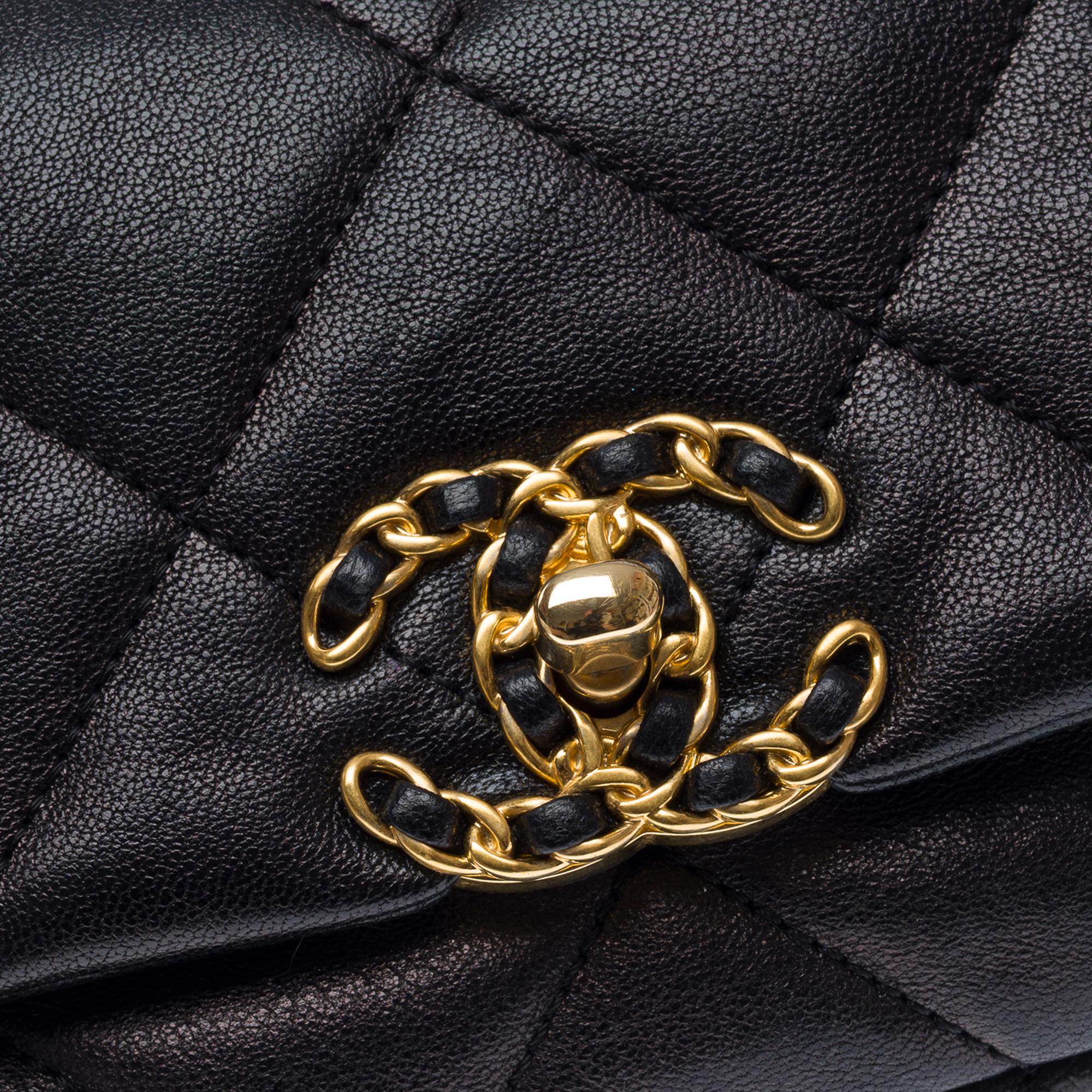 Beautiful Chanel 19 shoulder/belt bag in black quilted lambskin leather, GHW For Sale 1