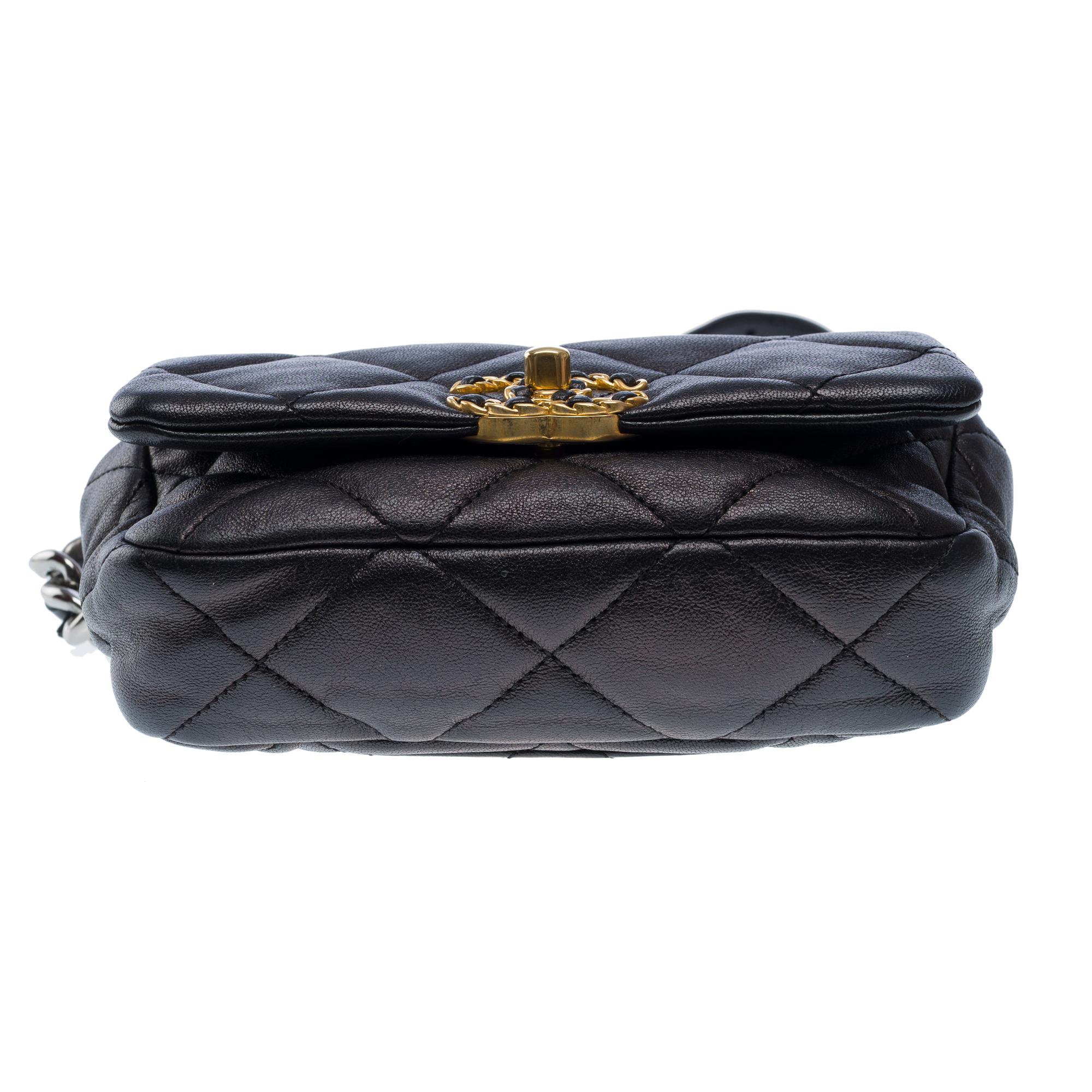 Beautiful Chanel 19 shoulder/belt bag in black quilted lambskin leather, GHW For Sale 4