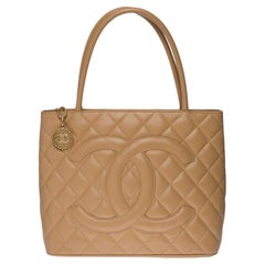 Bellissima borsa Chanel Cabas Medallion in pelle beige caviale, GHW