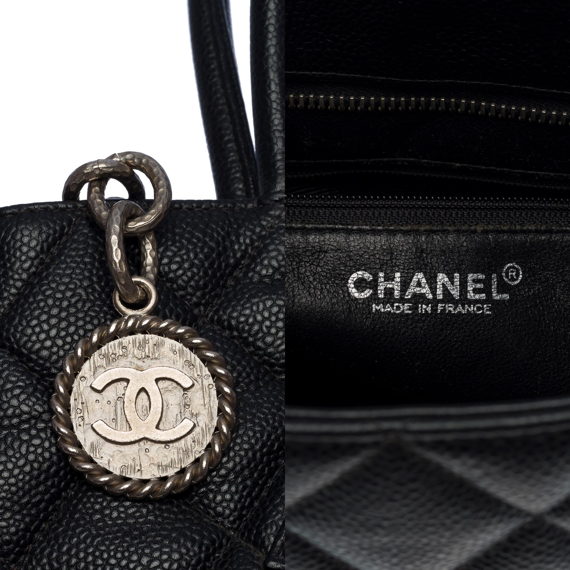 Magnifique sac Cabas Medallion de Chanel en cuir caviar noir, SHW en vente 1