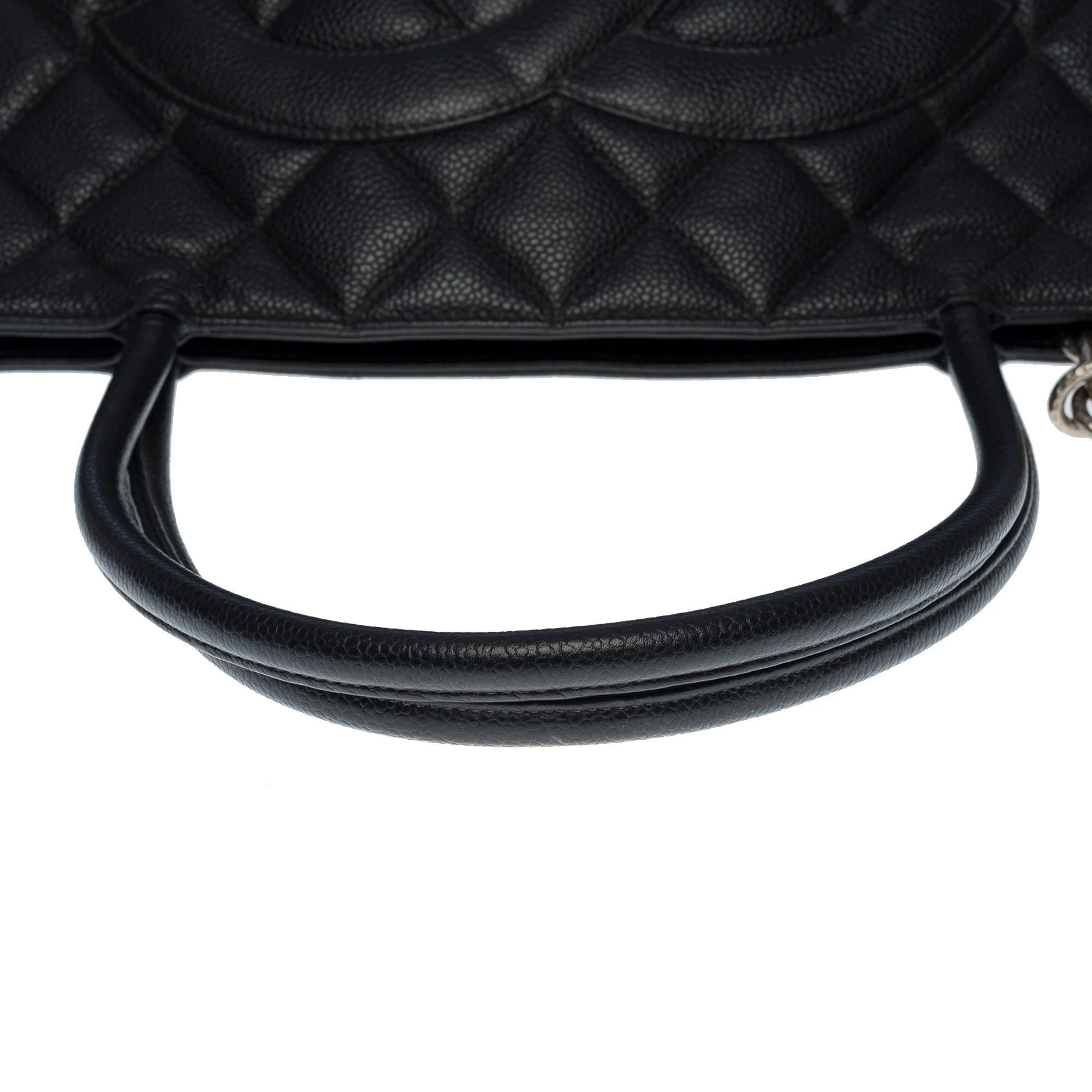 Magnifique sac Cabas Medallion de Chanel en cuir caviar noir, SHW en vente 4