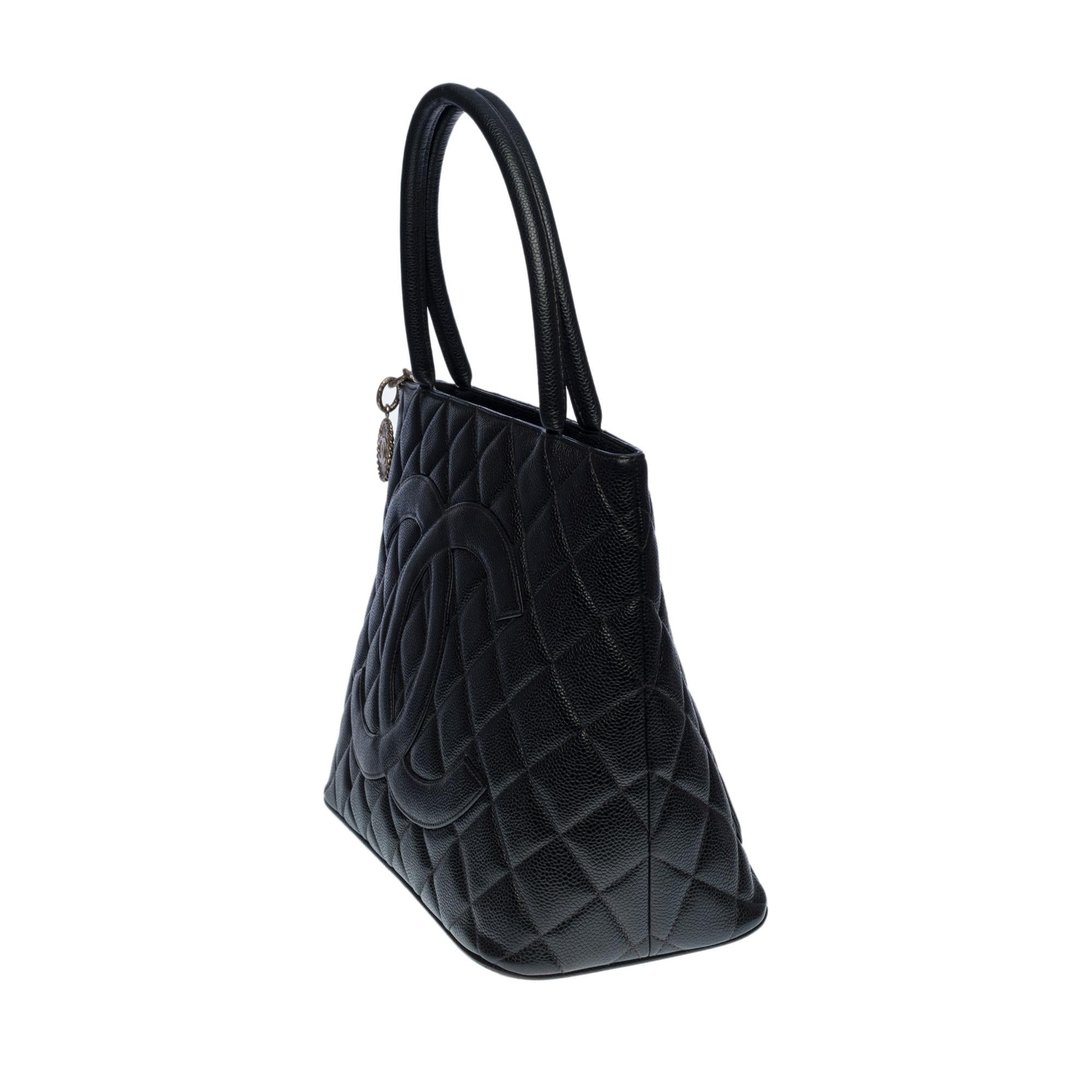 Precioso bolso Chanel Medaillon Tote de piel de caviar negra, PHW Negro en venta