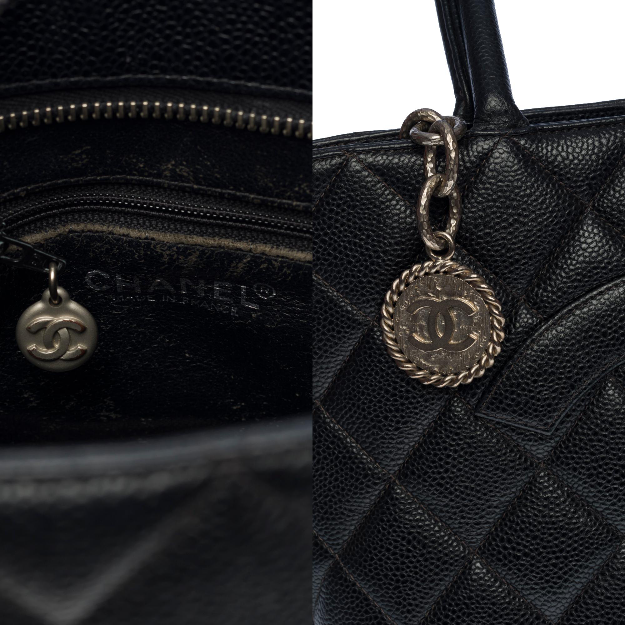 De las mujeres Precioso bolso Chanel Medaillon Tote de piel de caviar negra, PHW en venta