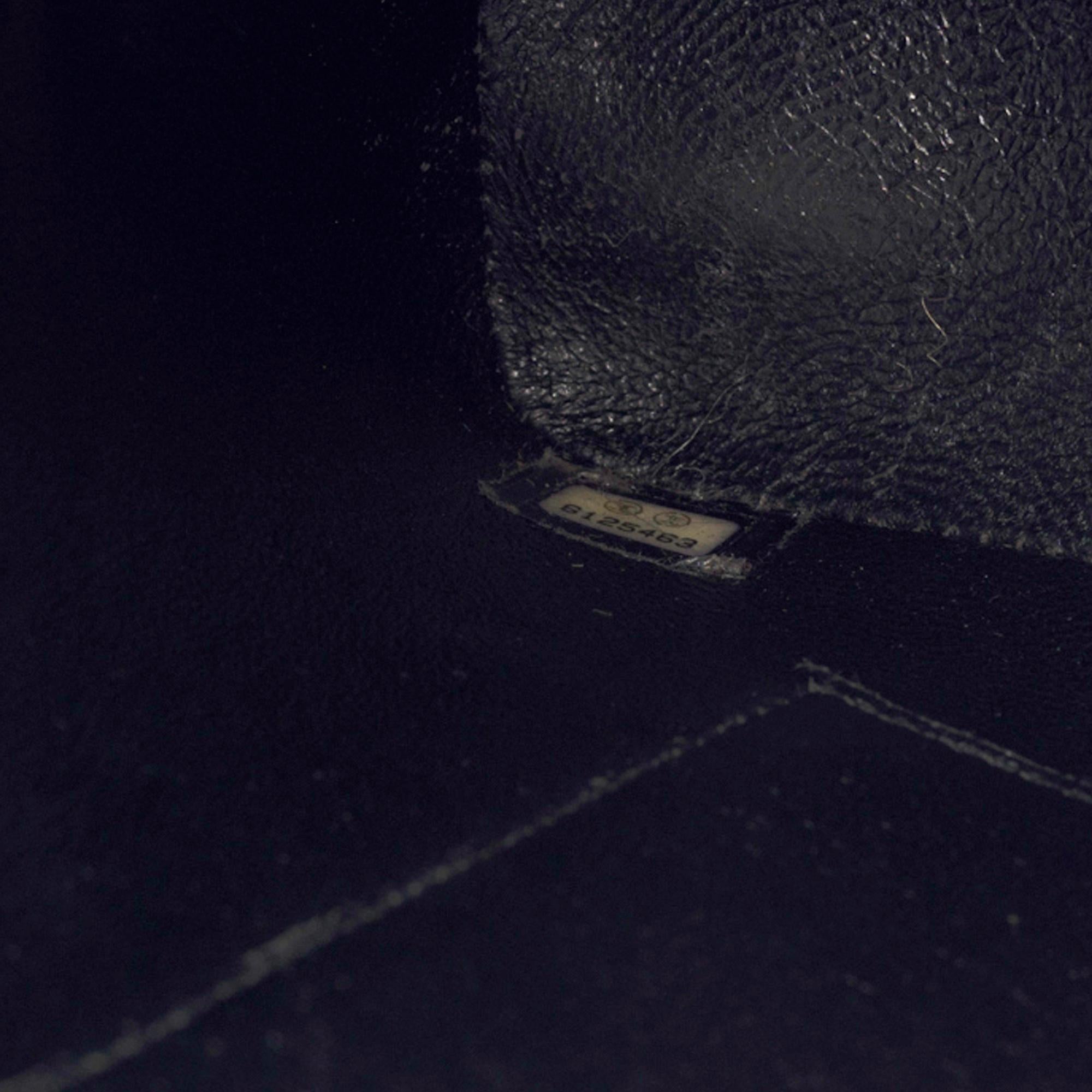 Precioso bolso Chanel Medaillon Tote de piel de caviar negra, PHW en venta 1